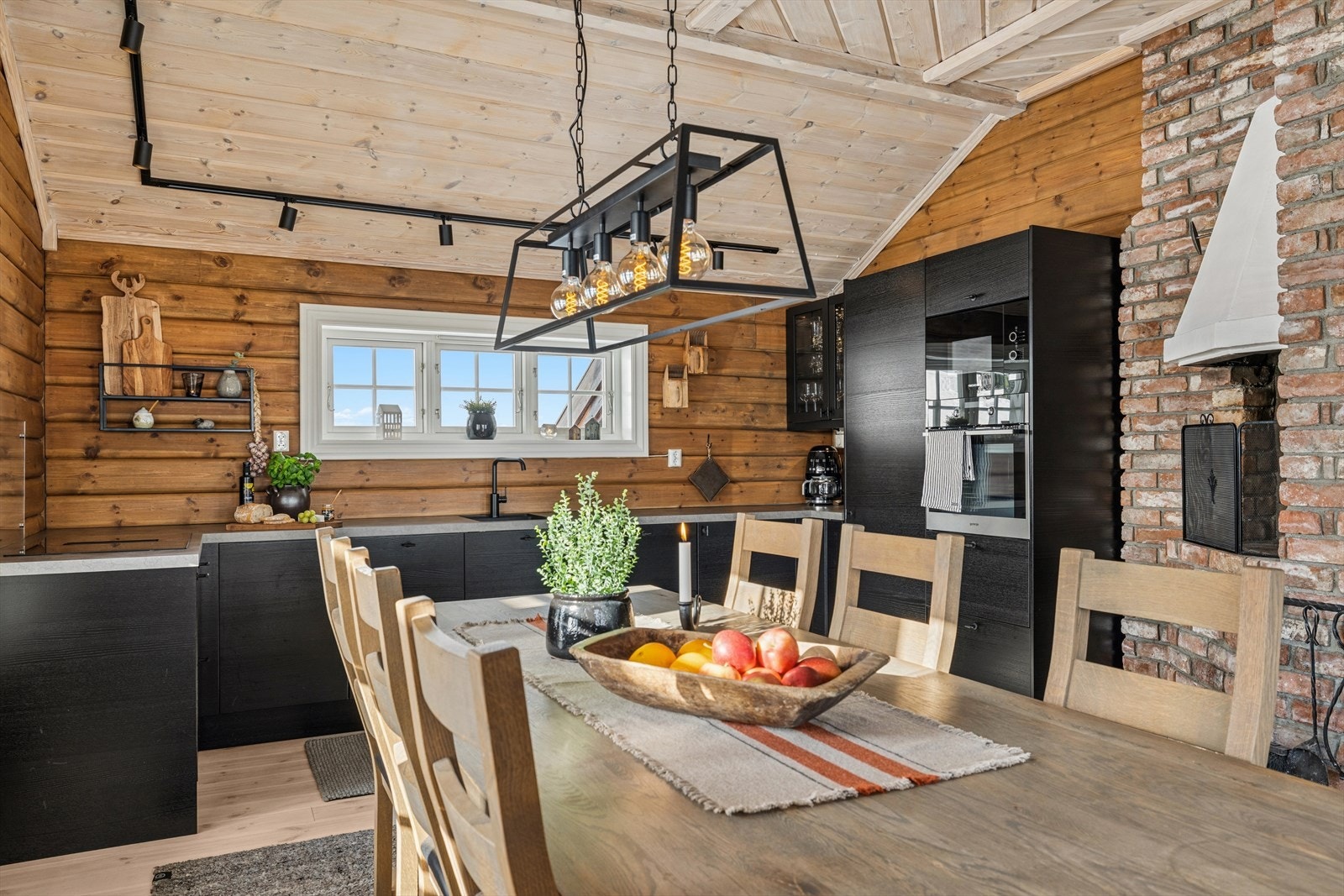 Nytt og flott Epoq kjøkken med praktiske løsninger Galleribilde