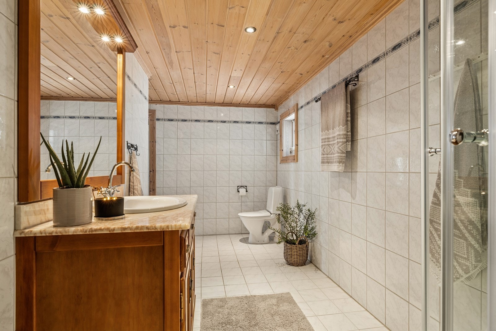 Flislagt bad med varmekabler i gulv Galleribilde