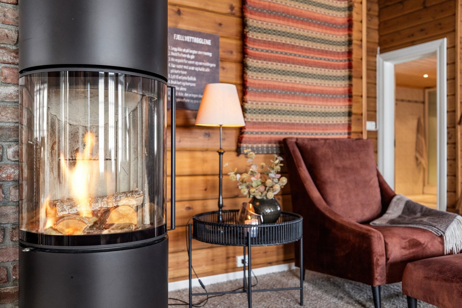 Nyere vedovn som varmer godt Galleribilde