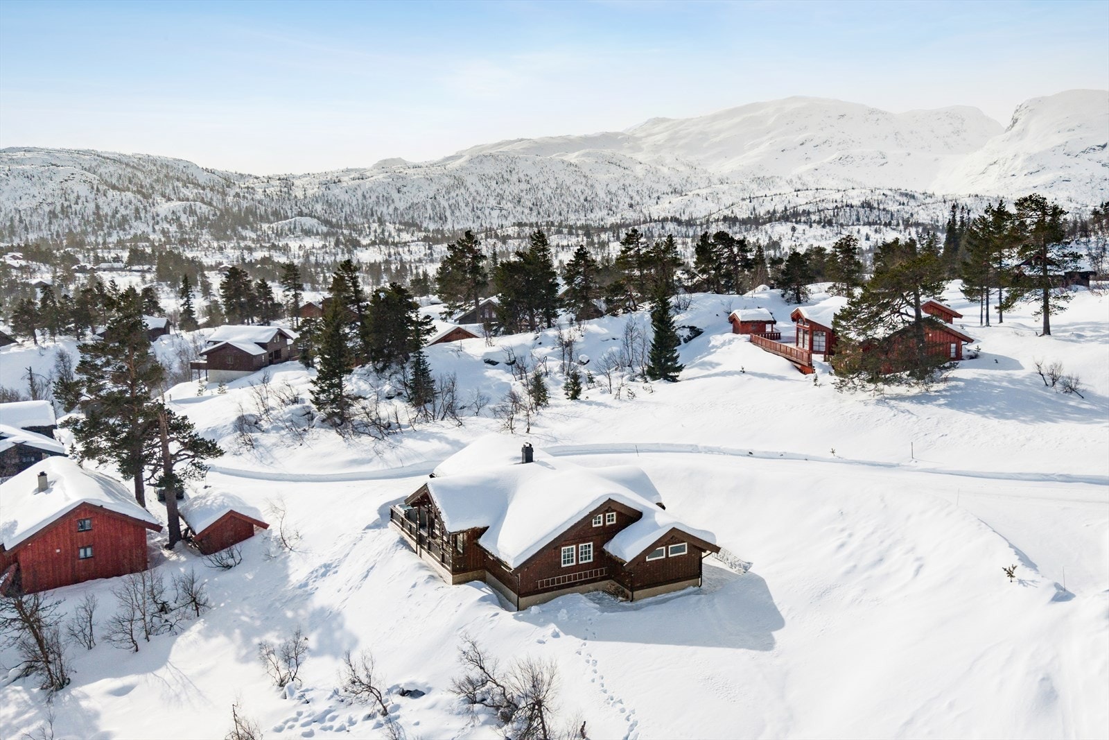 Hytten har en tomt på 1 312m² for en stor og luftig tomt Galleribilde