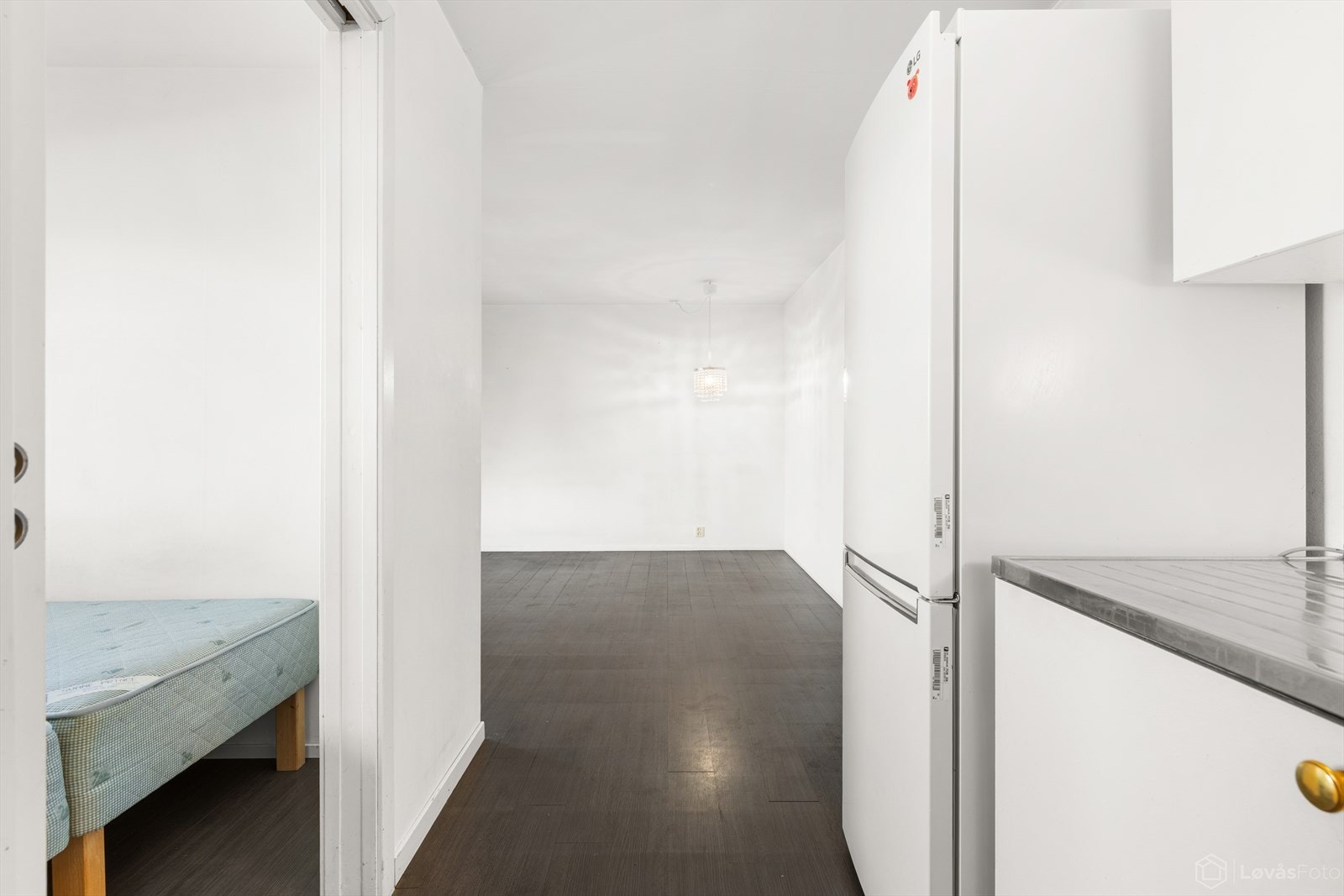 Fra kjøkkenet har du direkte tilgang til soverommet. Galleribilde