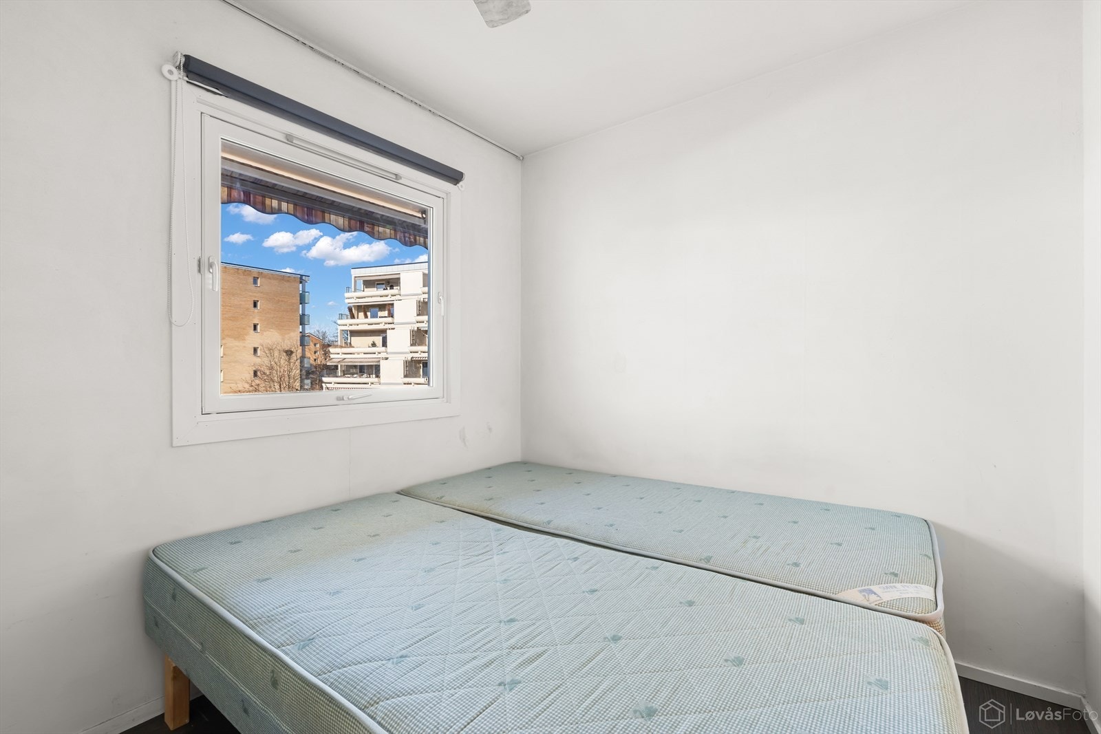 Soverommet | Soverom med god plass til dobbeltseng med tilhørende nattbord. Galleribilde