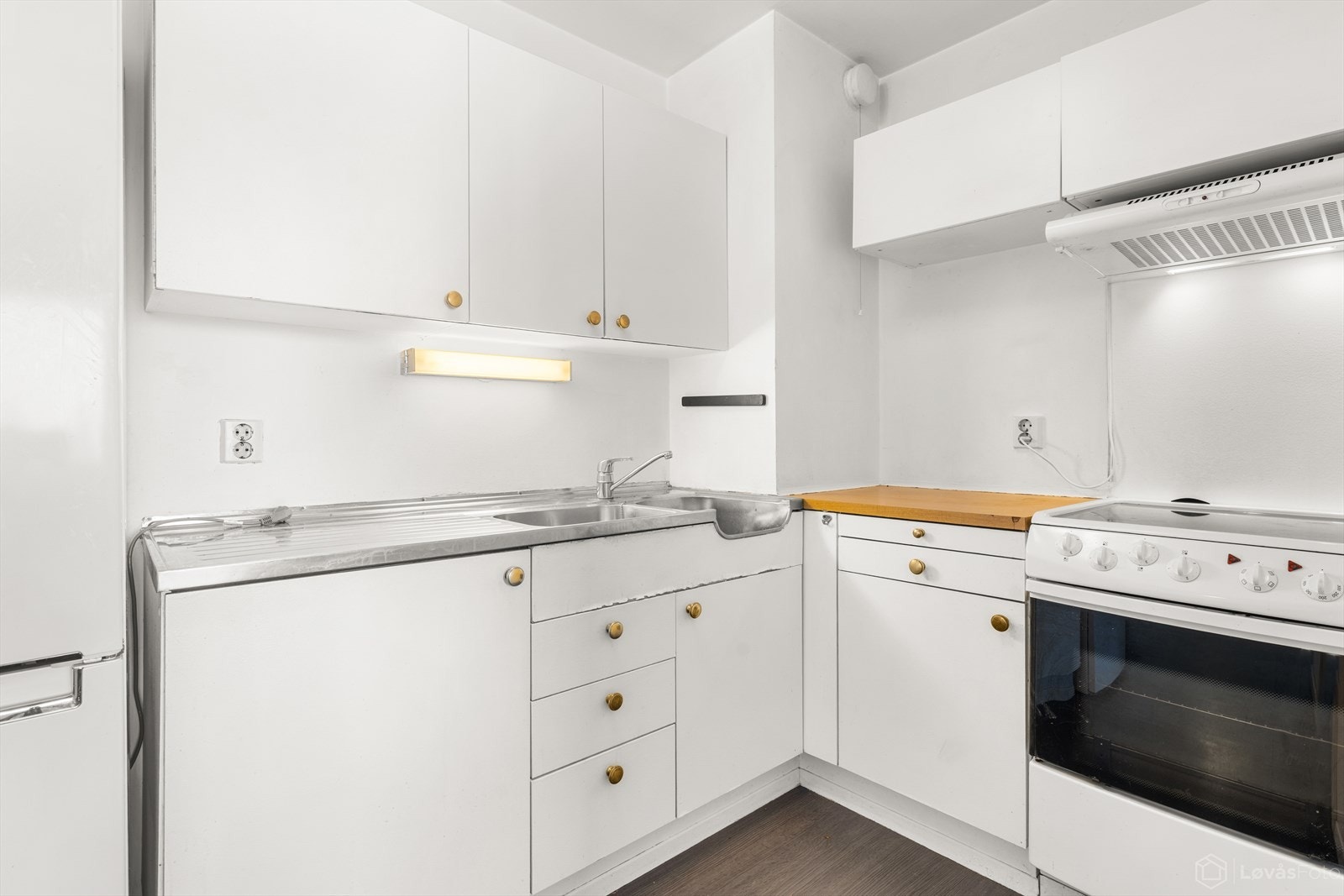 Kjøkkenløsning med mye oppbevaringsplass. Galleribilde