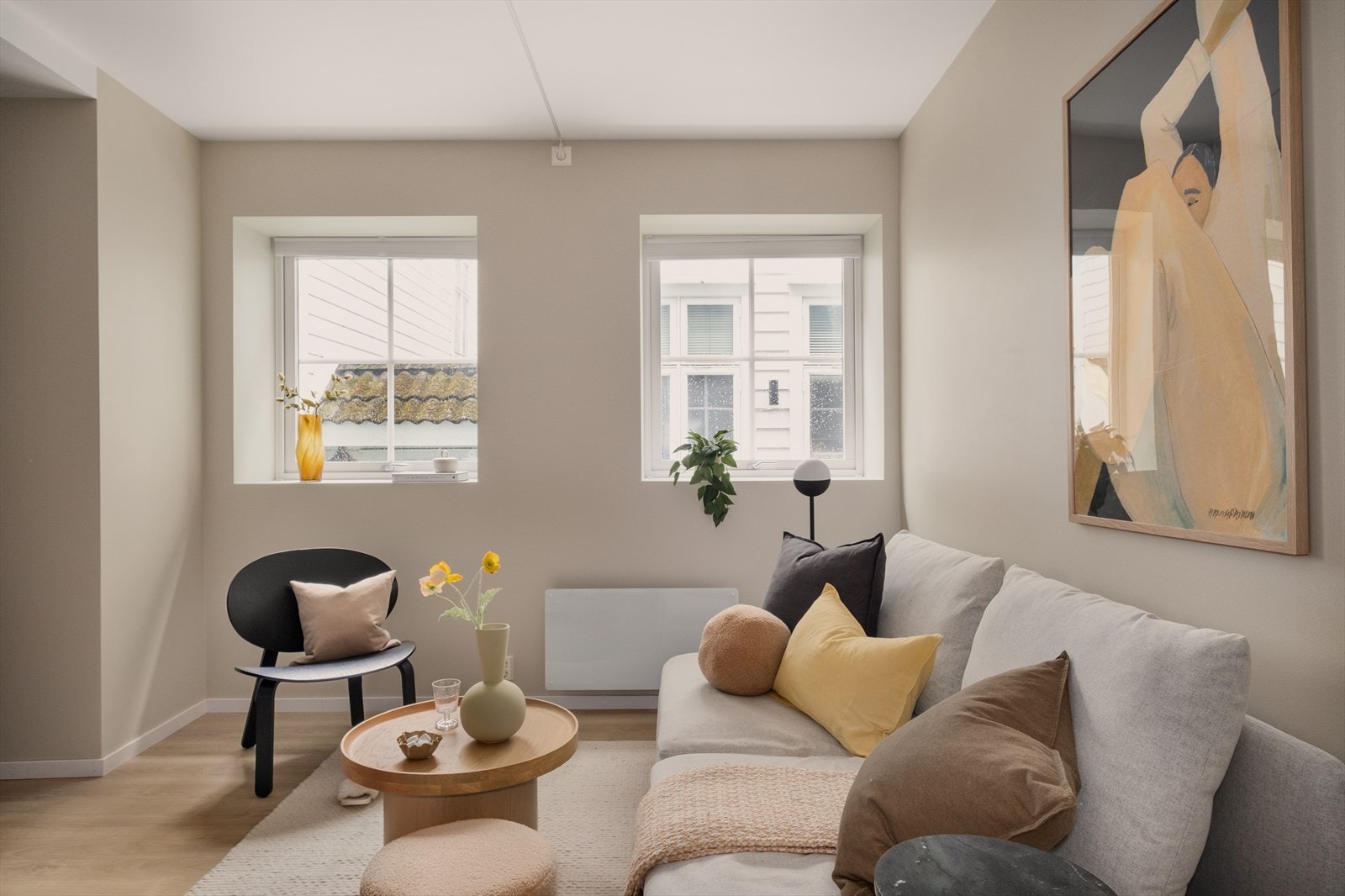 Leiligheten har balansert ventilasjon, panelovner i stue og på soverom. Galleribilde