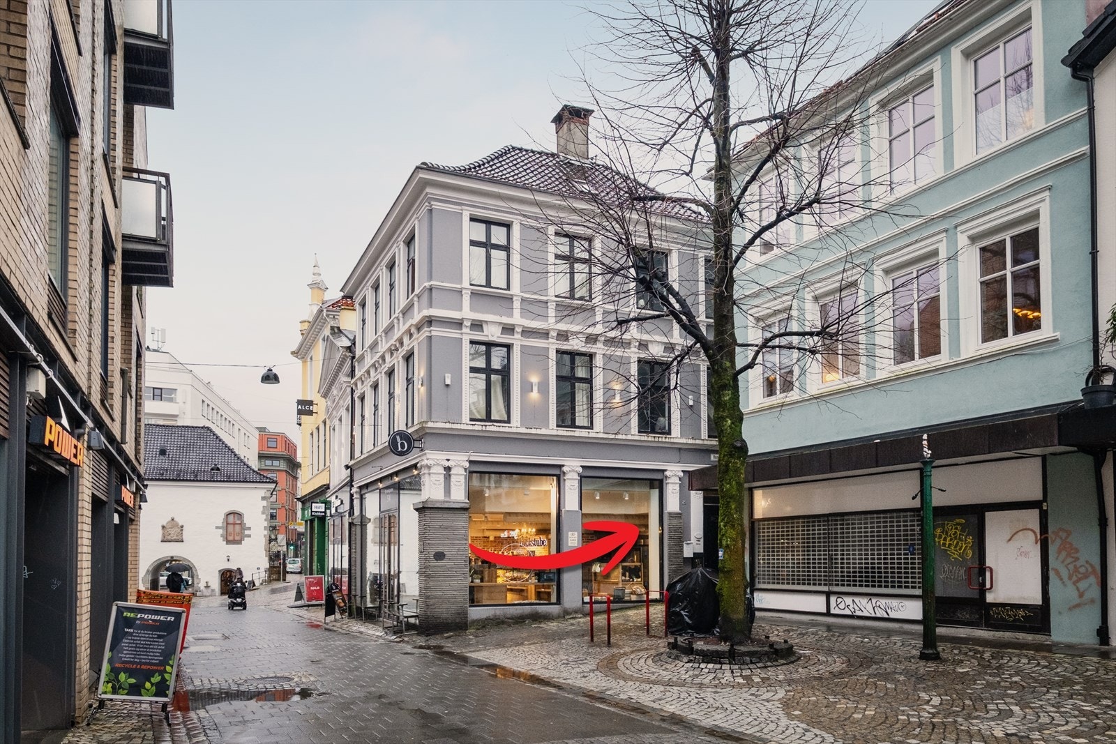 Ca 7 minutters gåavstand til Fisketorget og Torgallmenningen. Ca 15 minutters gange til Nordnes sjøbad, Akvariet og Nordnesparken. Galleribilde