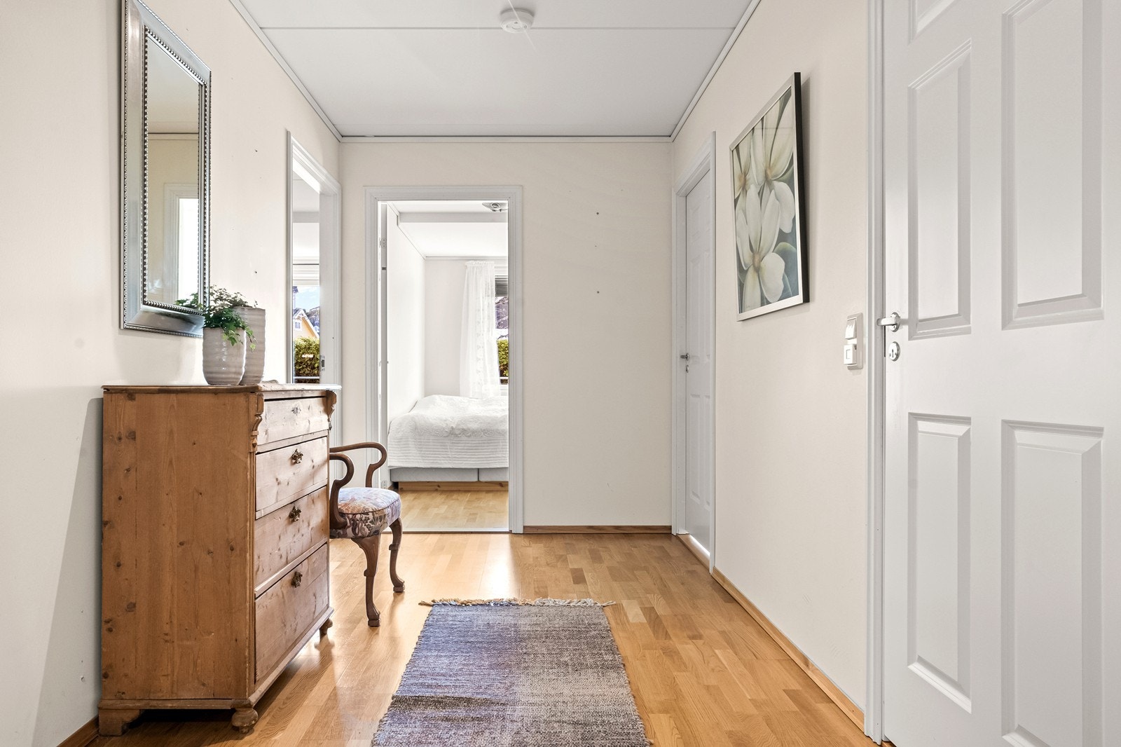 Fra gangen er det adkomst til bad og to soverom. Galleribilde