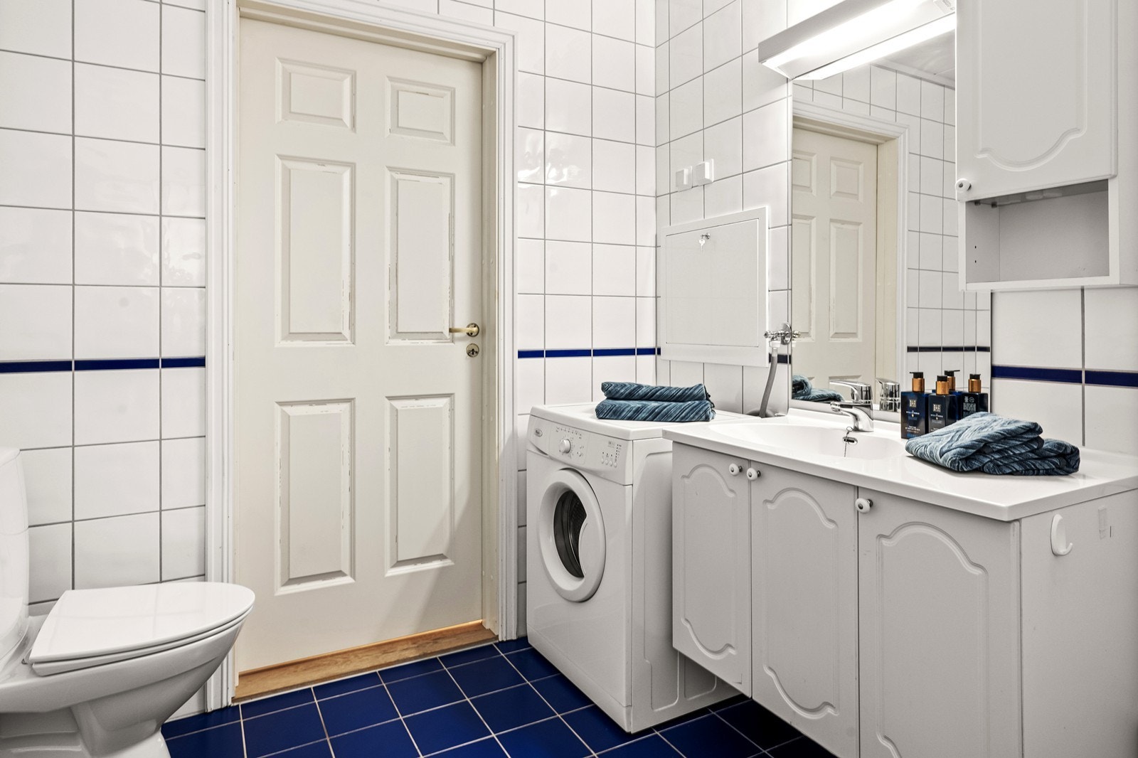 Opplegg for vaskemaskin og tørketrommel. Galleribilde