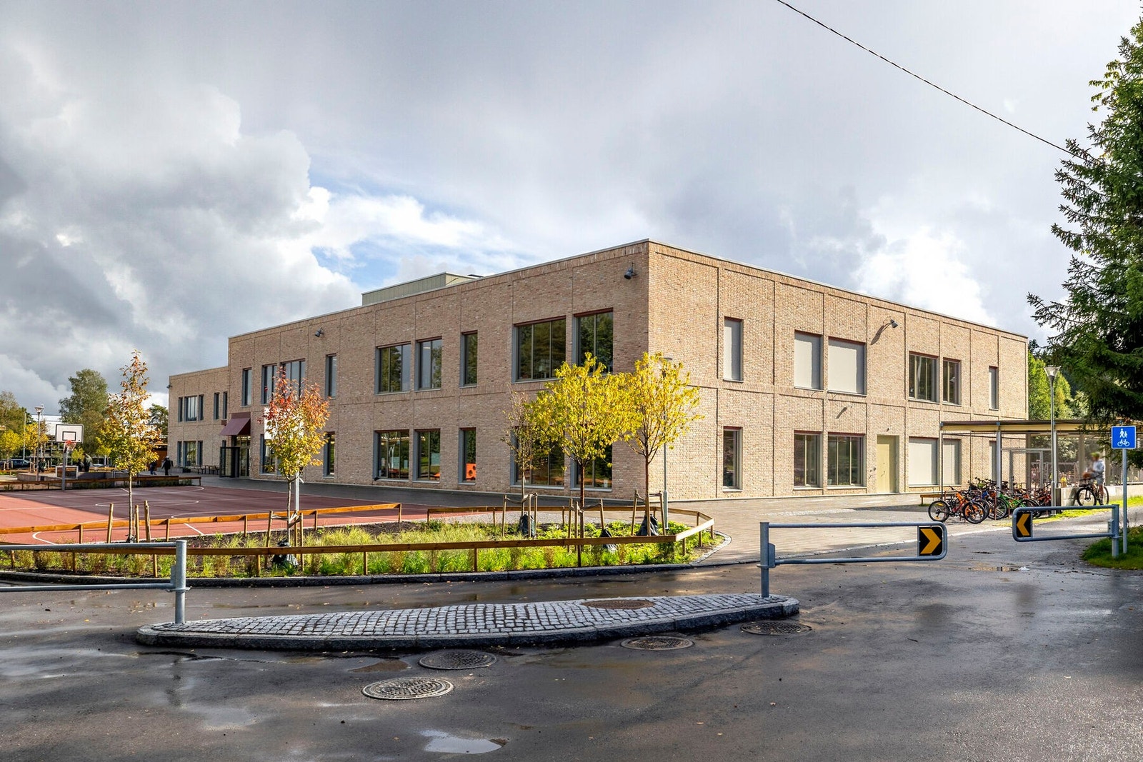 Nye Sofiemyr barneskole er i umiddelbar nærhet av rekkehuset. Galleribilde
