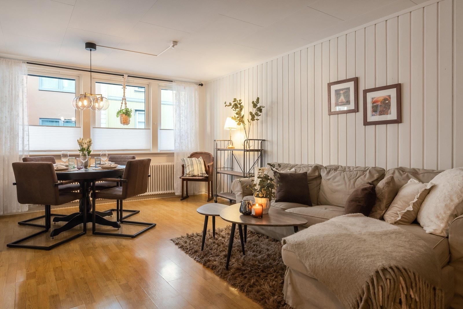 Velkommen til Hamar sentrum og Skappels gate 1 A! En stor, lys og pen 2-roms leilighet med god standard. Galleribilde