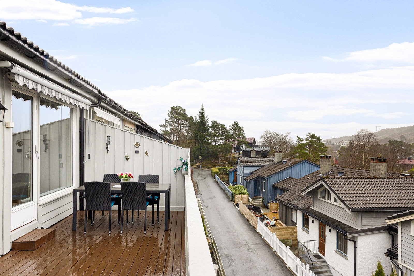 Fra stuen er det utgang til en herlig altan på 18 kvm. Galleribilde