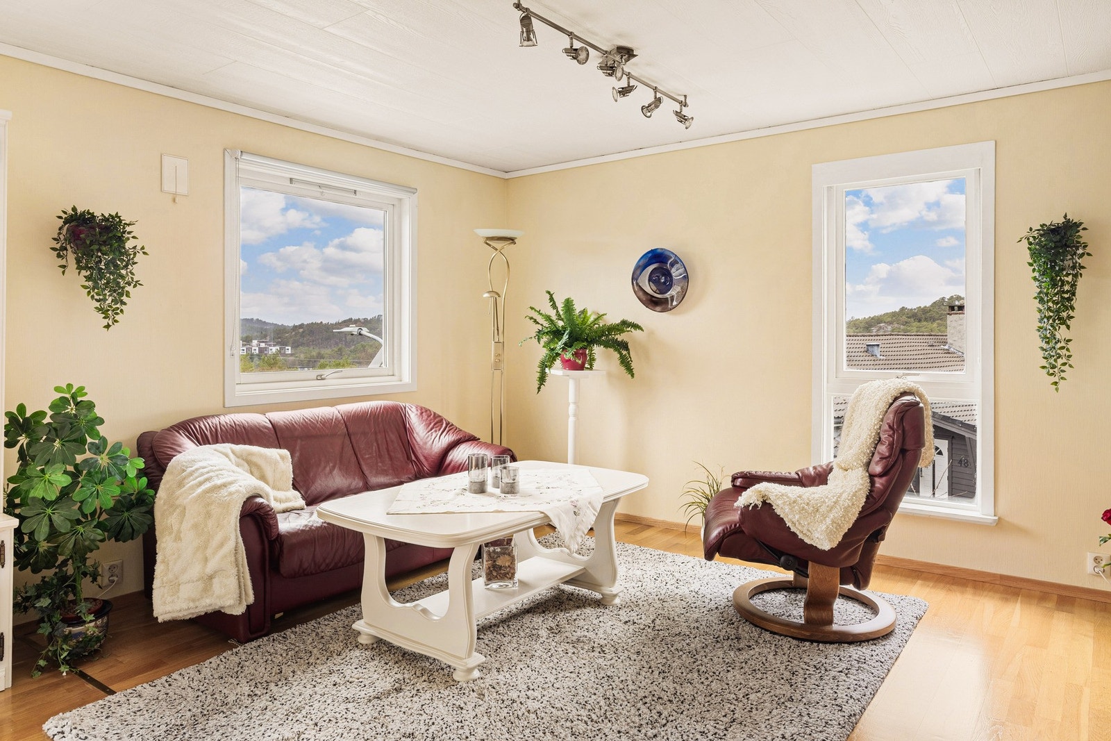 Vinduer mot flere himmelretninger som gir godt med dagslys. Galleribilde