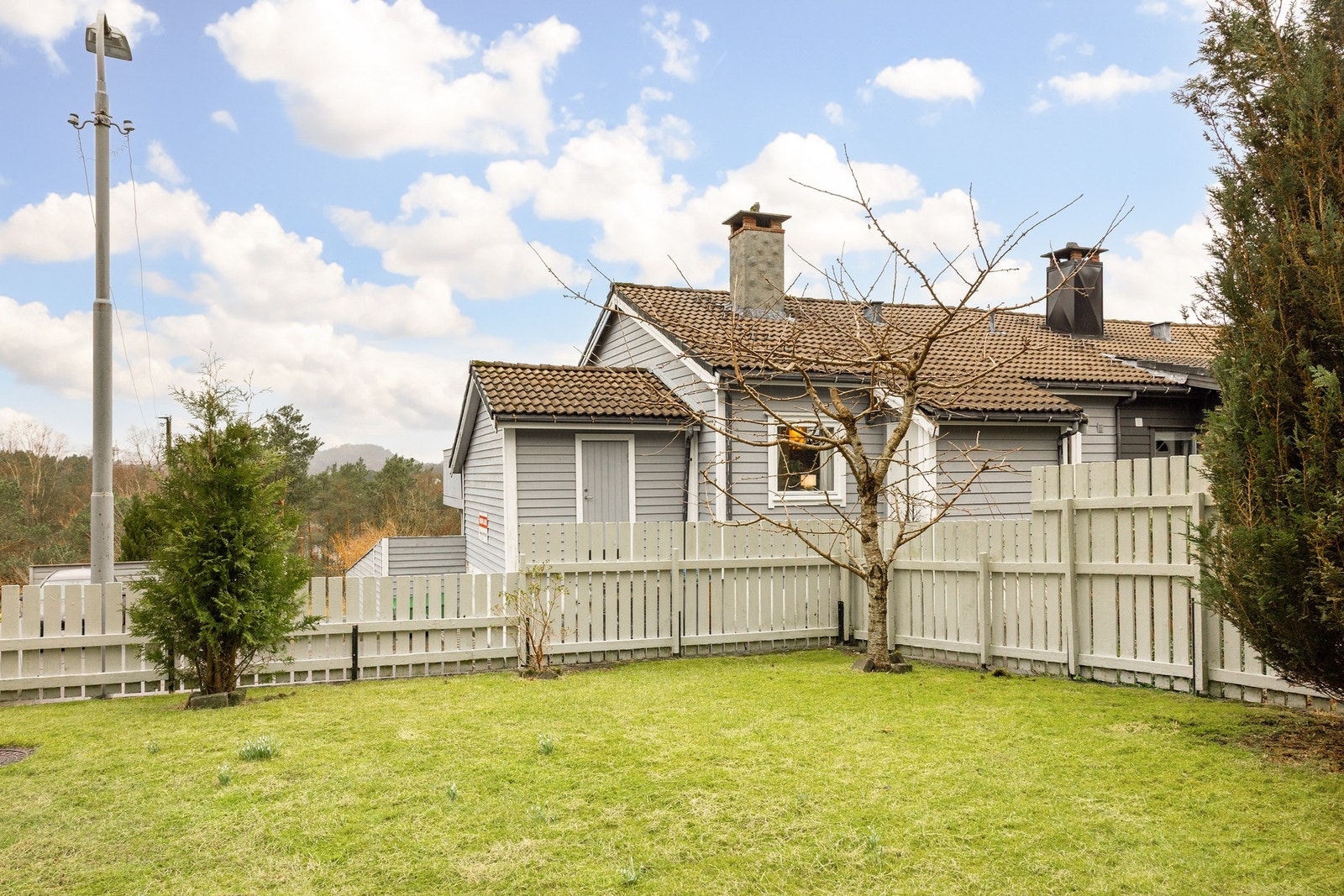 Boligen byr på flotte uteområder. Galleribilde