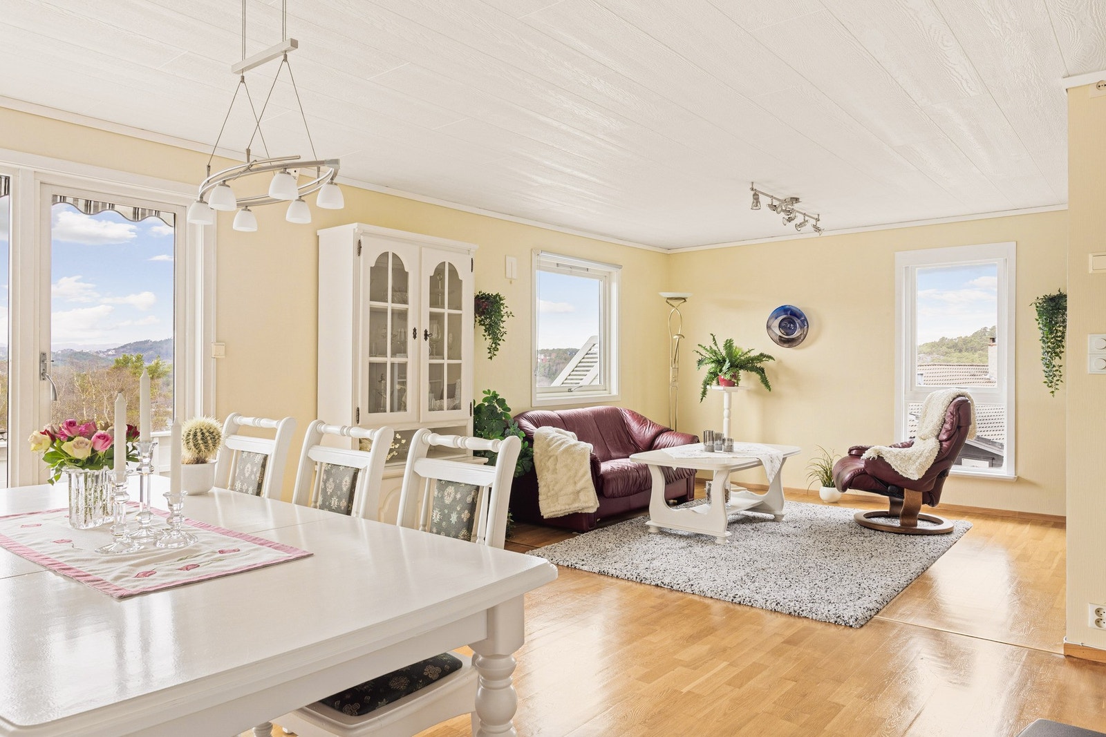 Stuen måler 31,9 kvm. Galleribilde