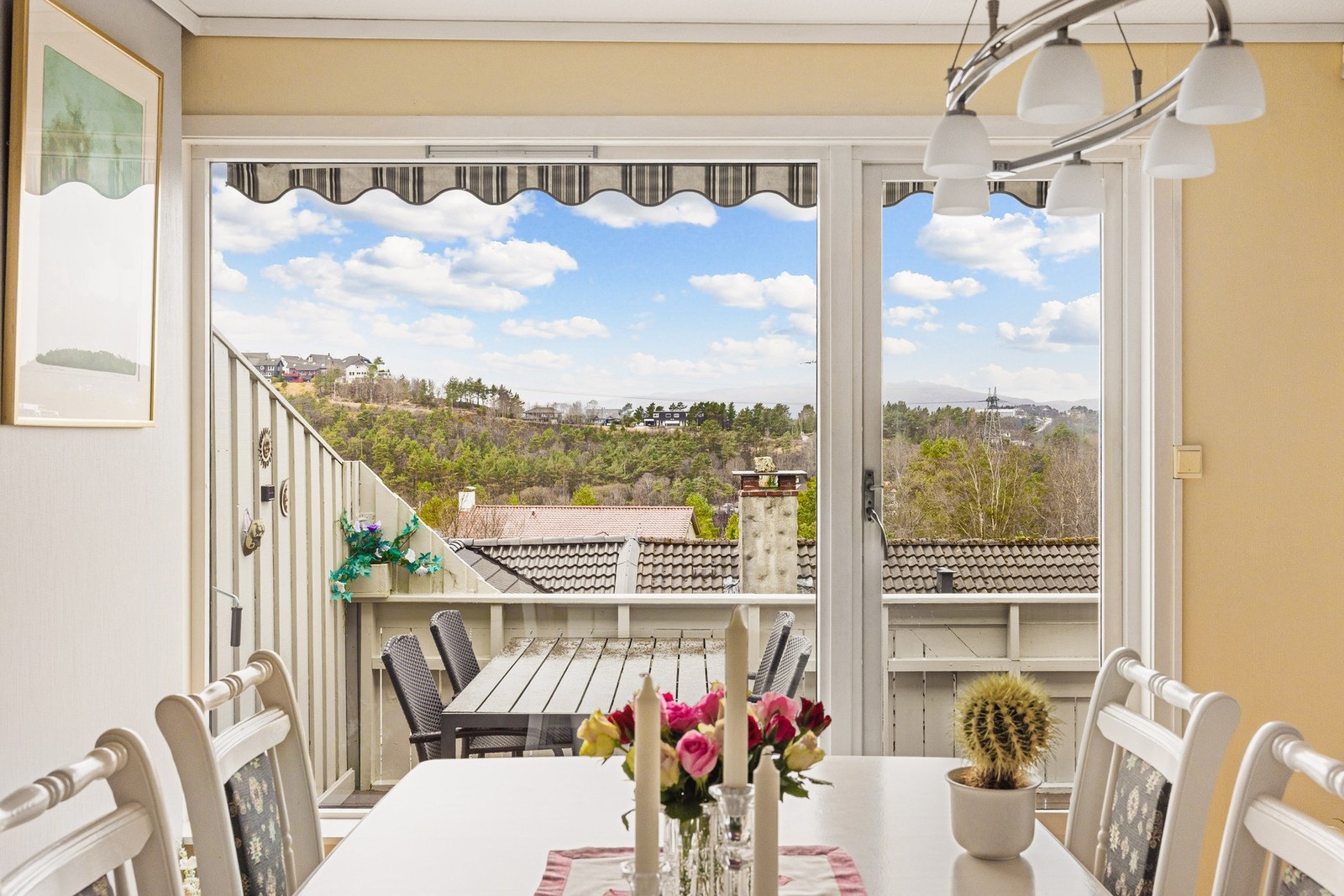 Boligen byr på nydelig utsikt. Galleribilde