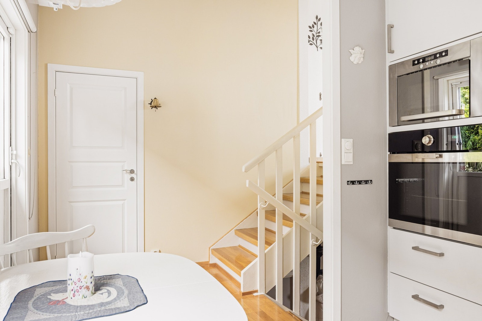 I denne etasjen ligger ett av boligens soverom. Galleribilde