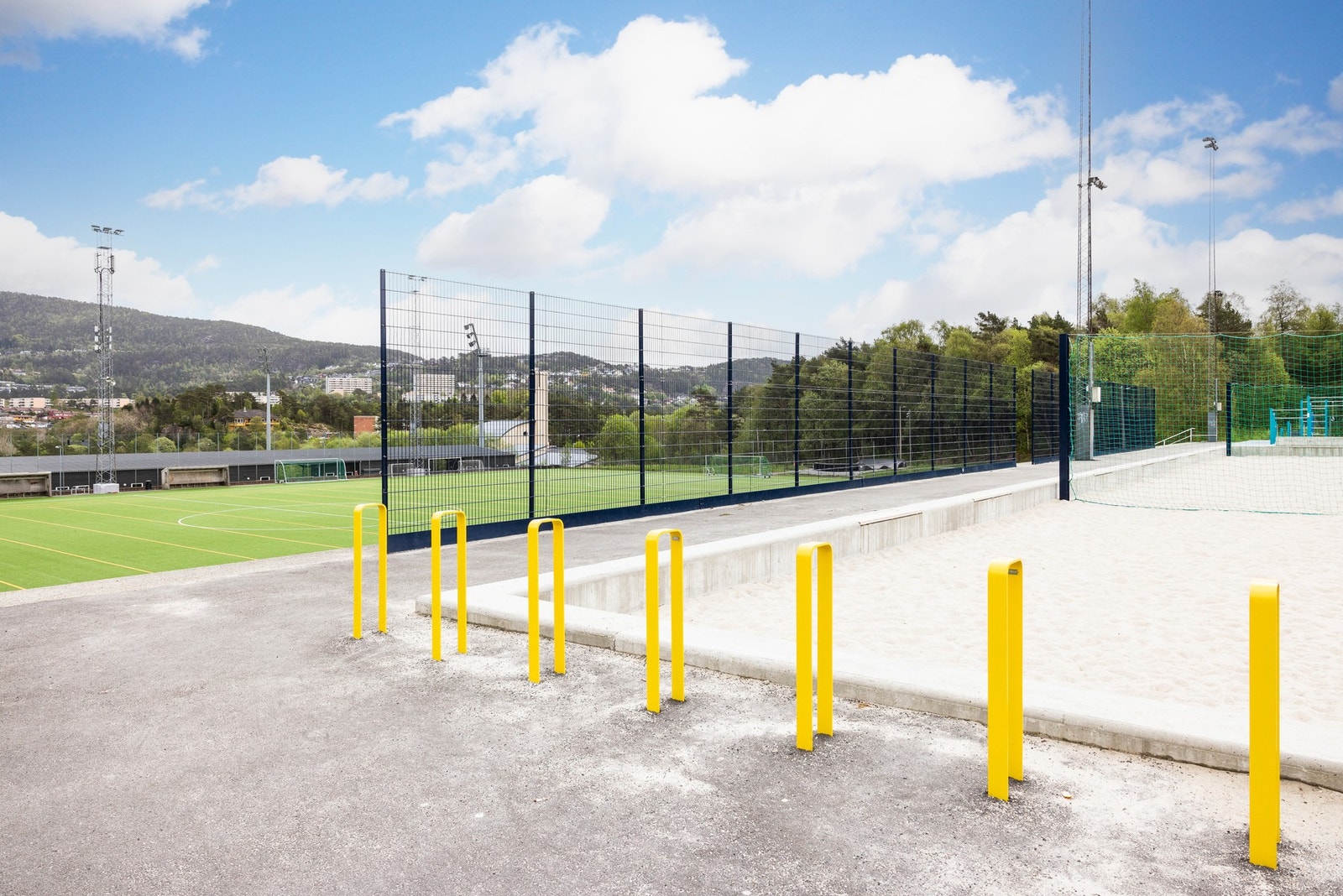 Varden idrettspark ligger kun en kort gåtur fra boligen. Galleribilde