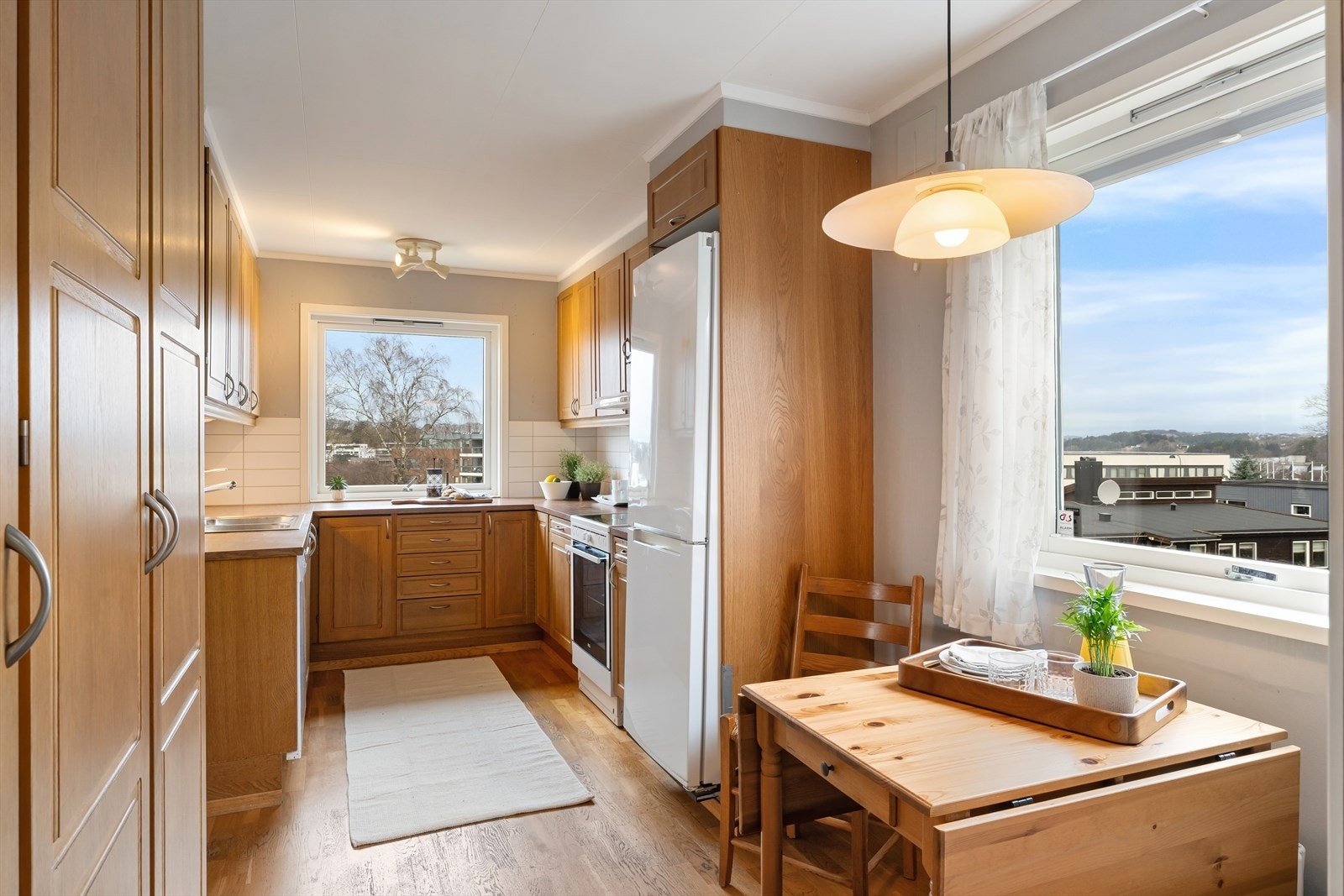 Kjøkken med profilert innredning Galleribilde