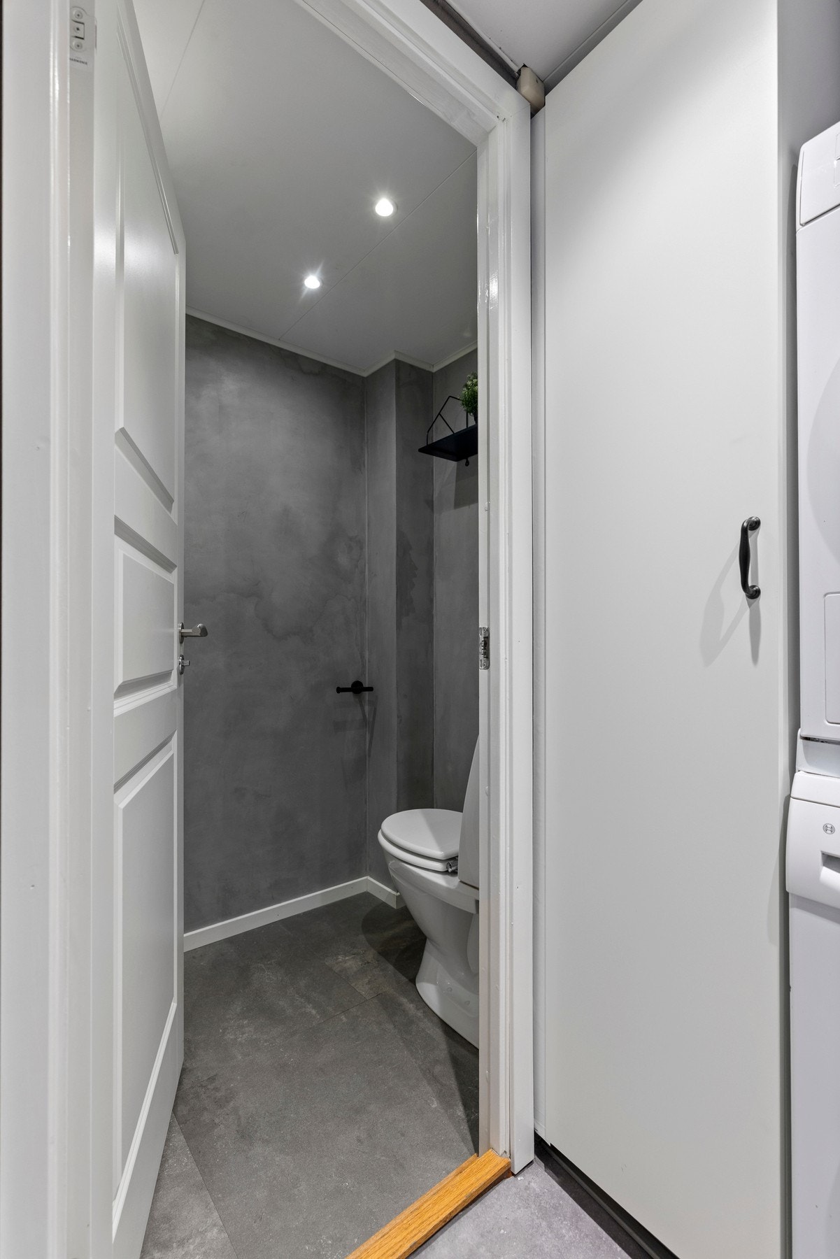 Toalettrommet i 1.etasje har inngang fra vaskerommet Galleribilde