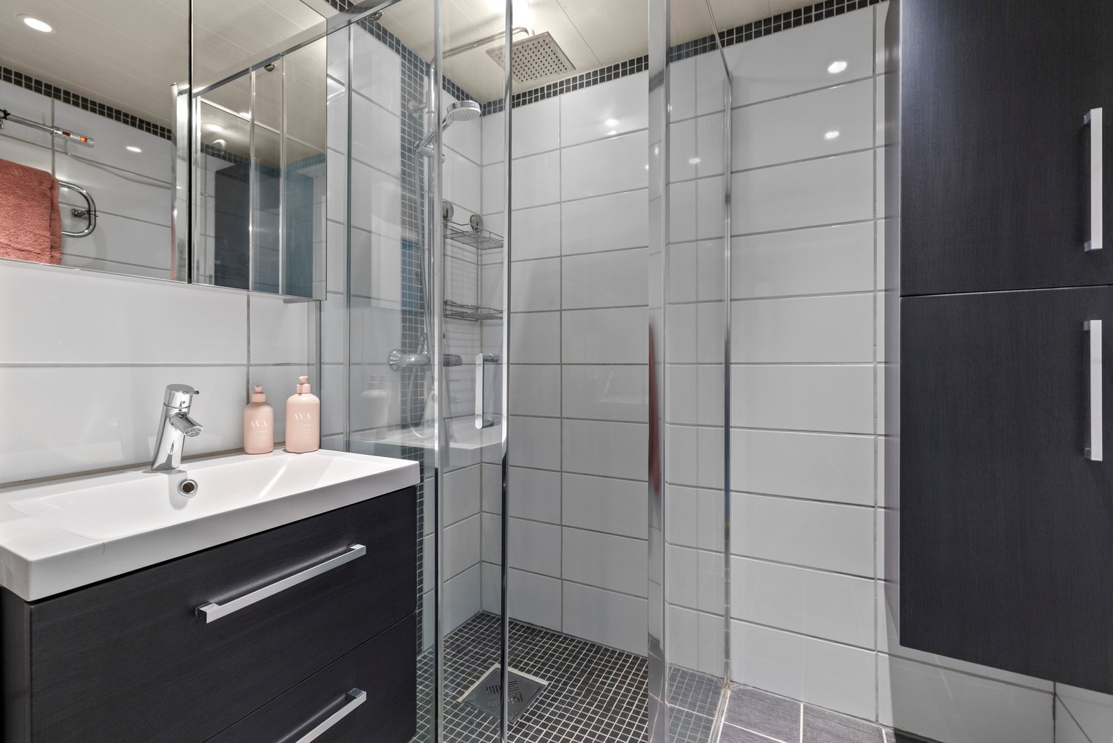 Badet i andre etasje ble oppgradert i 2015 Galleribilde