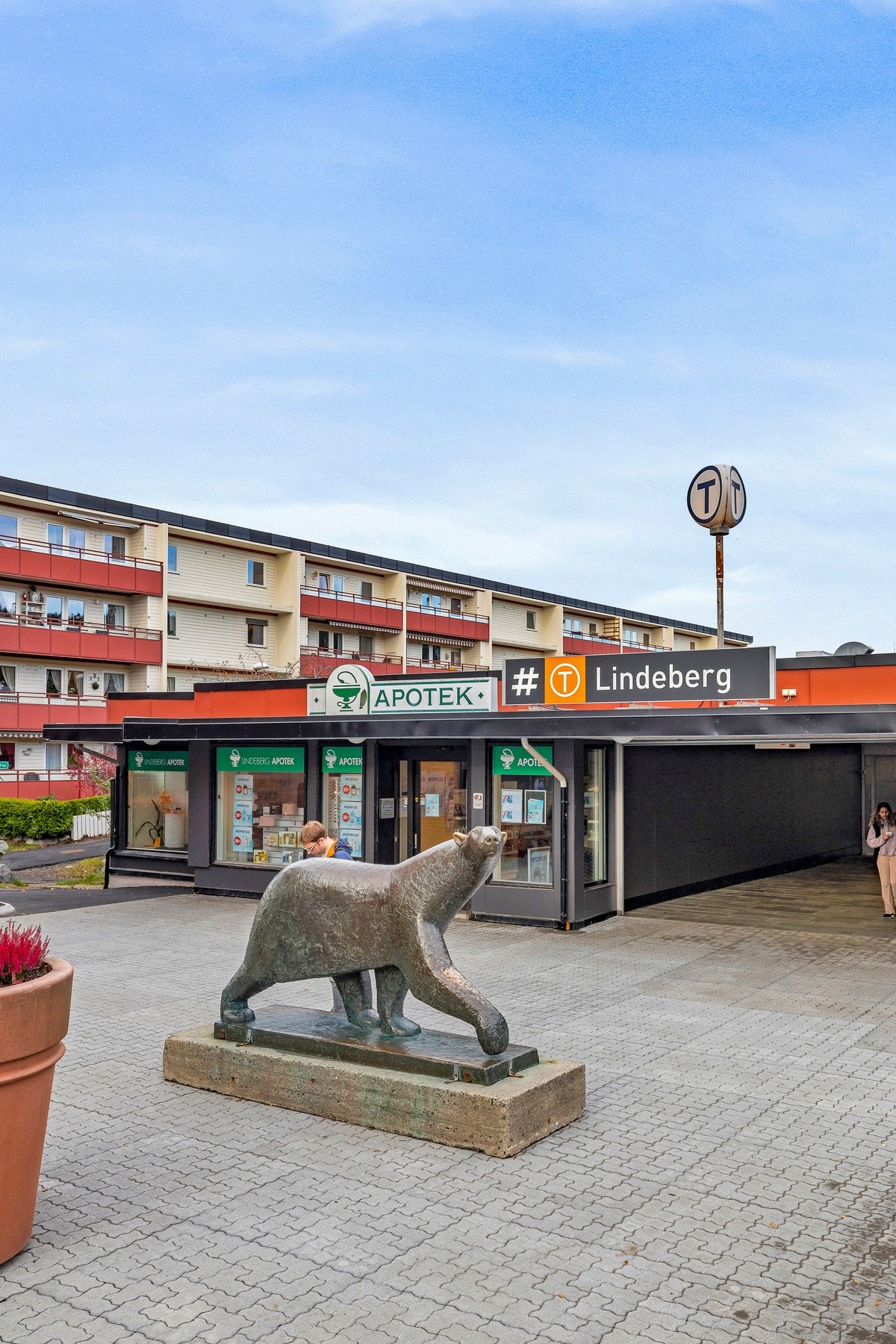 Lindeberg T-bane ligger 12 min gange fra boligen Galleribilde