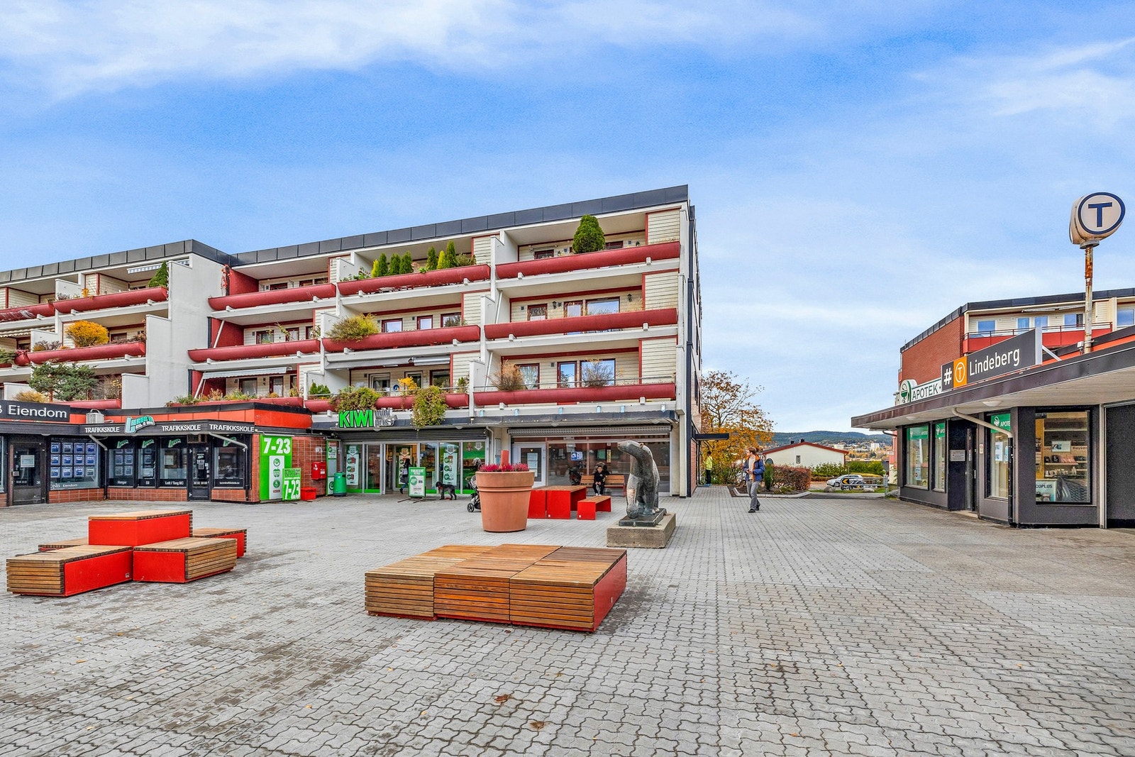 Lindeberg nærsenter har et variert utvalg med apotek og kafe, samt helse- og velværetilbud Galleribilde