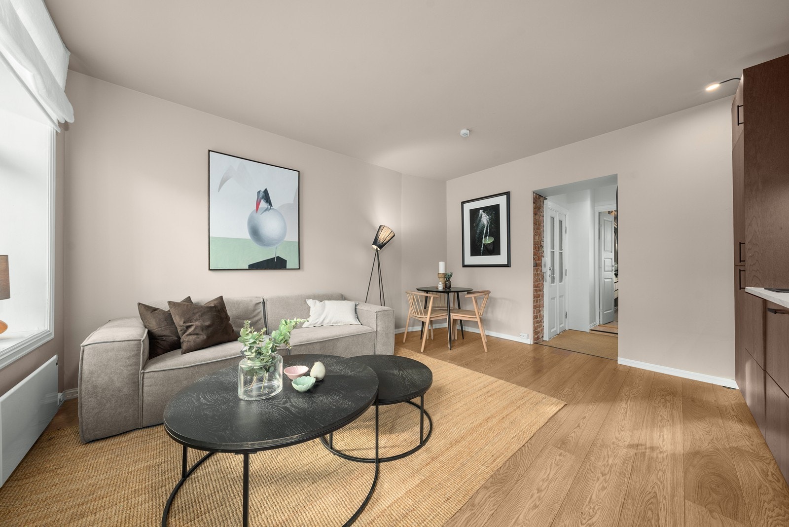 Stuen har gode møbleringsforhold. Galleribilde