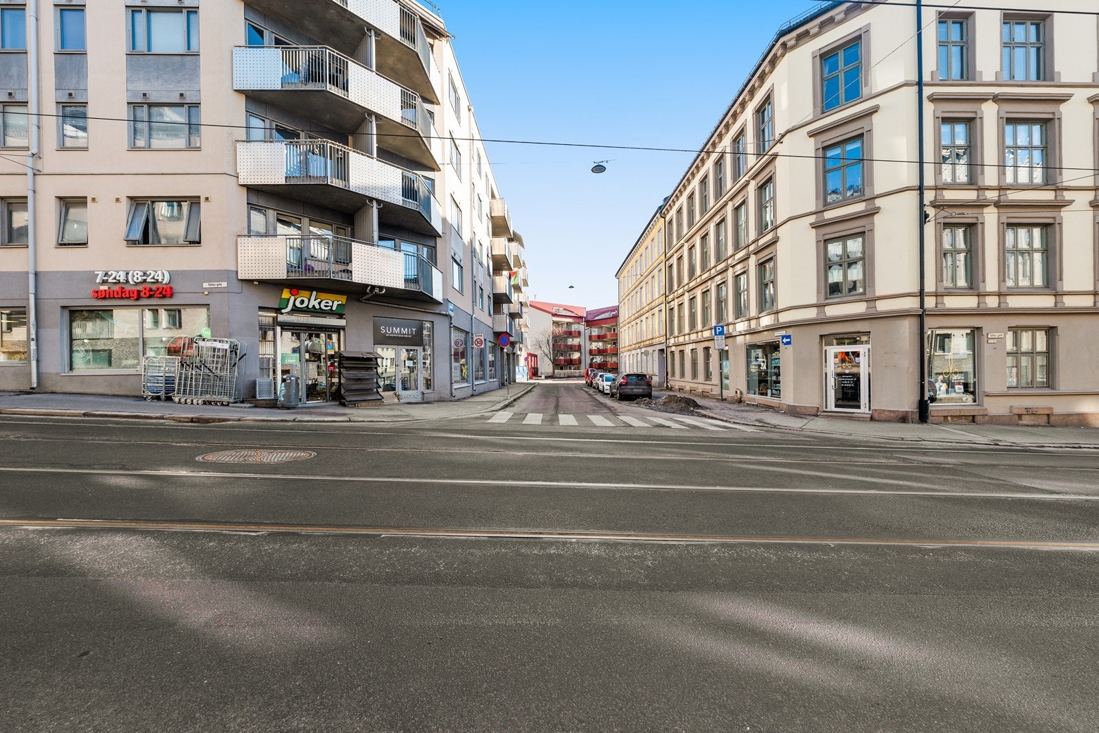 Med søndagsåpen Joker rett over gaten, samt Sats Ringnes, Meny og Coop Extra like i nærheten, ligger alt til rette for en enkel hverdag. Galleribilde