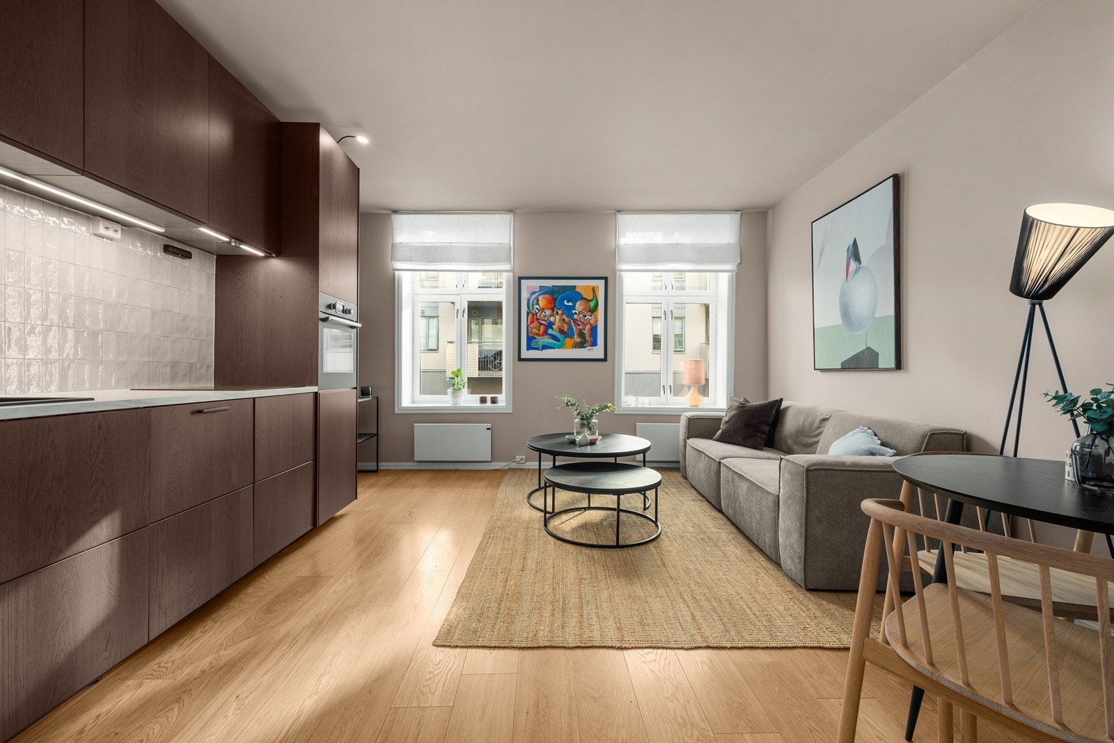 Velkommen til Sunnmørgata 1A! Presentert av Johan Offigstad og Sindre Tønneberg v/ EiendomsMegler 1. Foto: Flytende Film AS Galleribilde