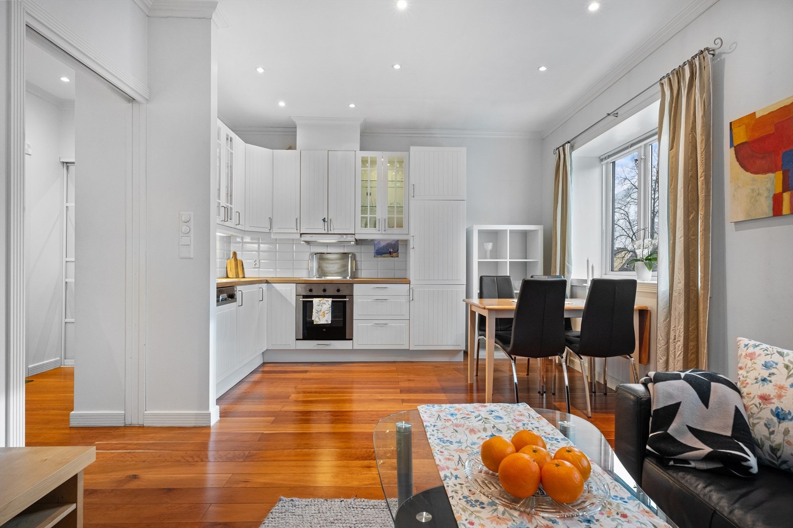 Det er lagt varme i alle gulvene med unntak av soverom og garderobe. Galleribilde