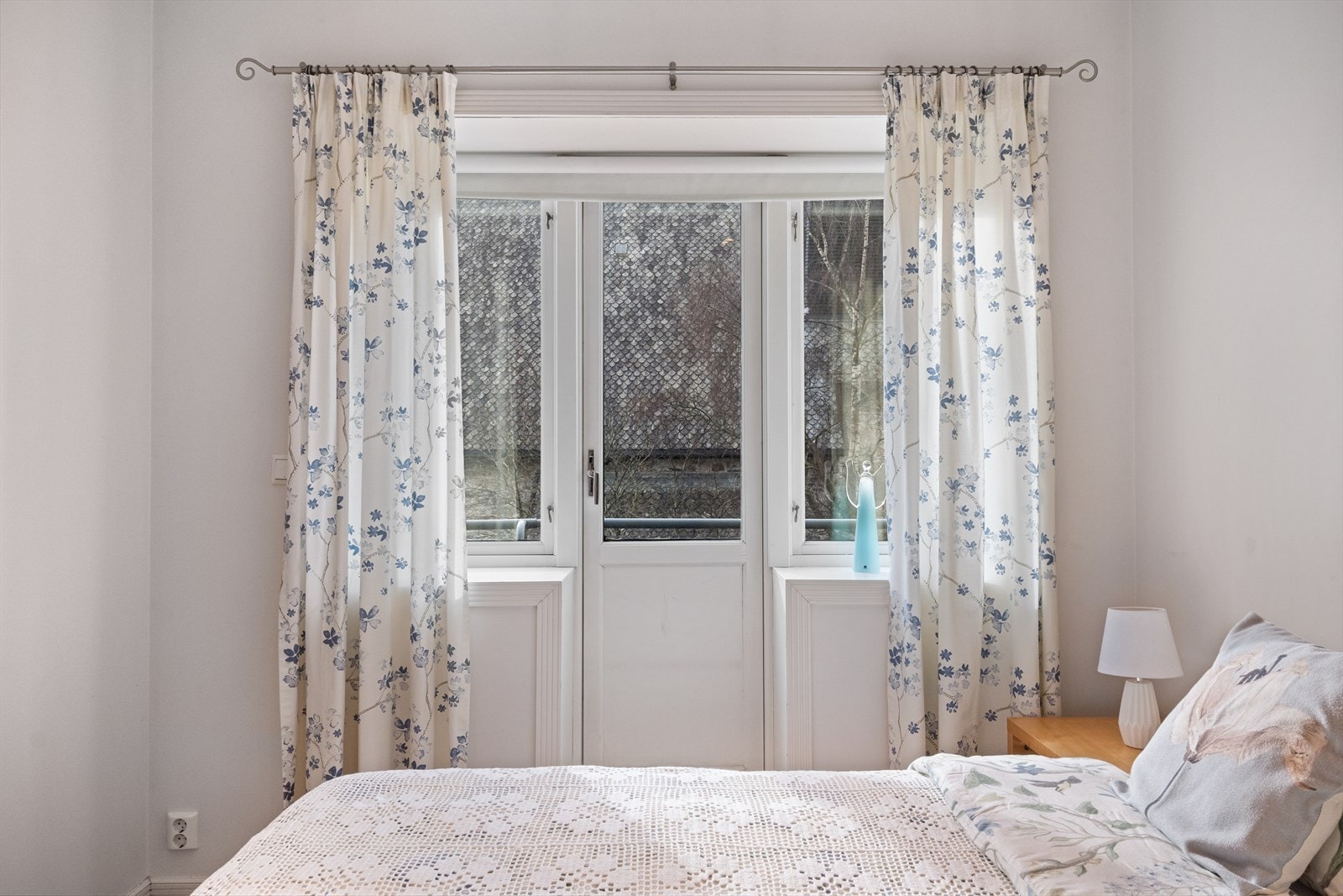 Vakker utsikt fra soverommet. Galleribilde