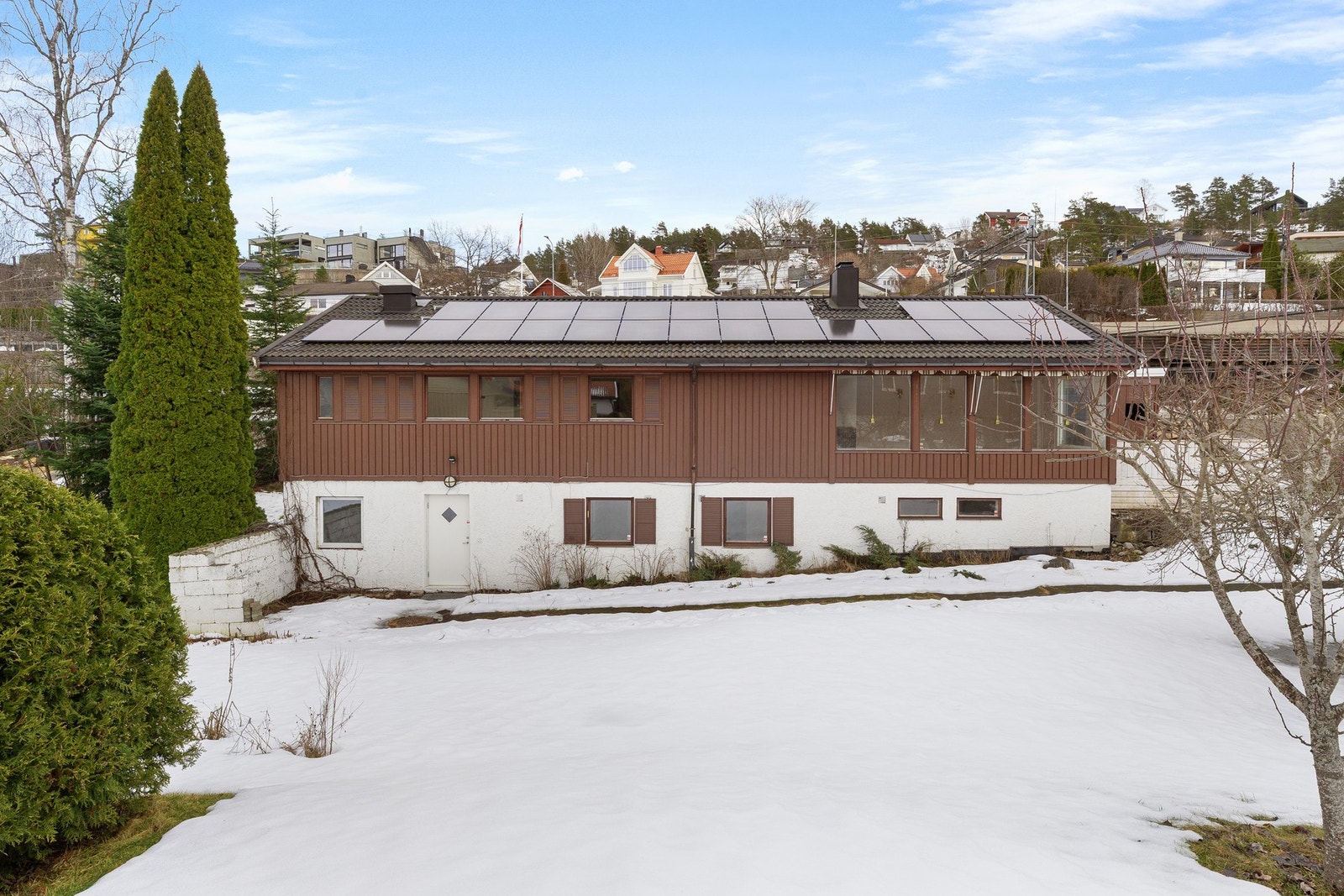 Den store tomten gir et allsidig uteområde hvor man kan kombinere rekreasjon, avslapning og sosiale sammenkomster. Galleribilde