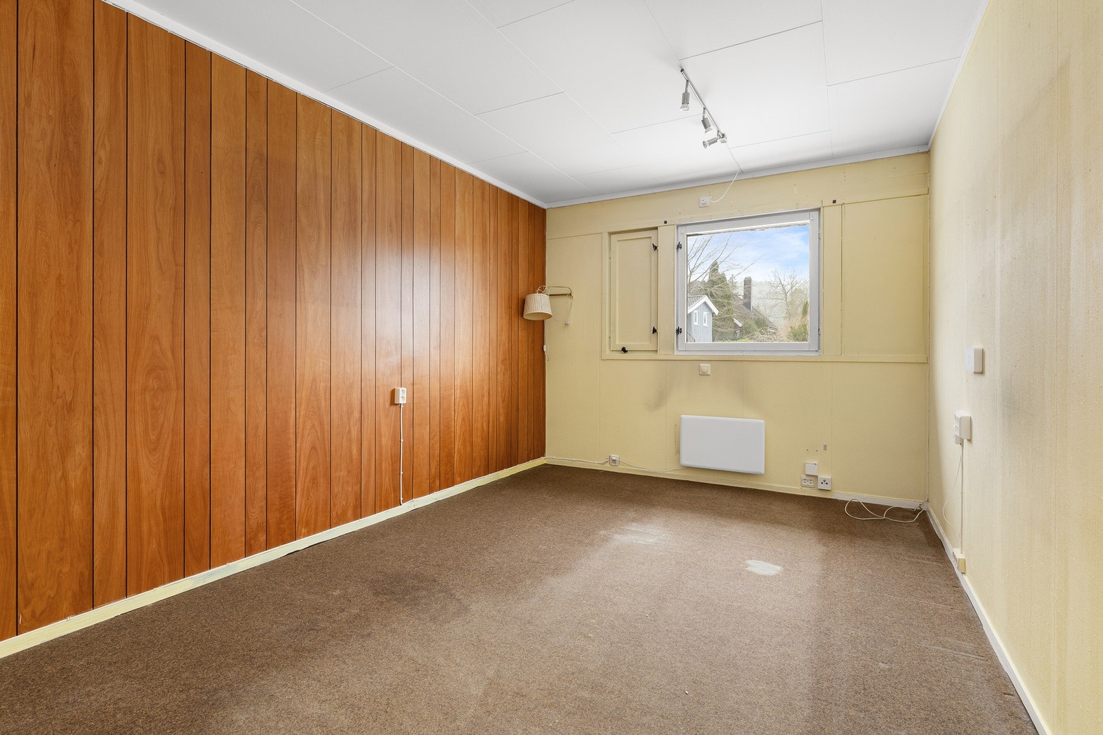 Vegg i vegg med hovedstuen ligger en koselig TV-stue. Galleribilde