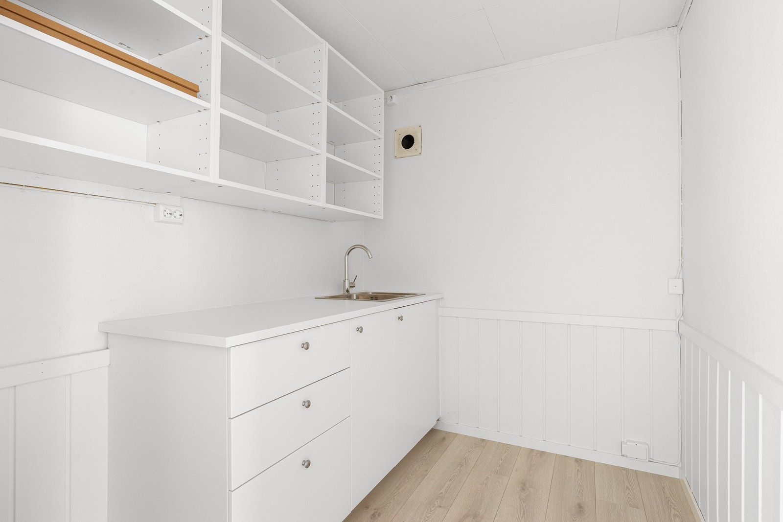 Boligen har også et kjøkken i underetasjen. Galleribilde