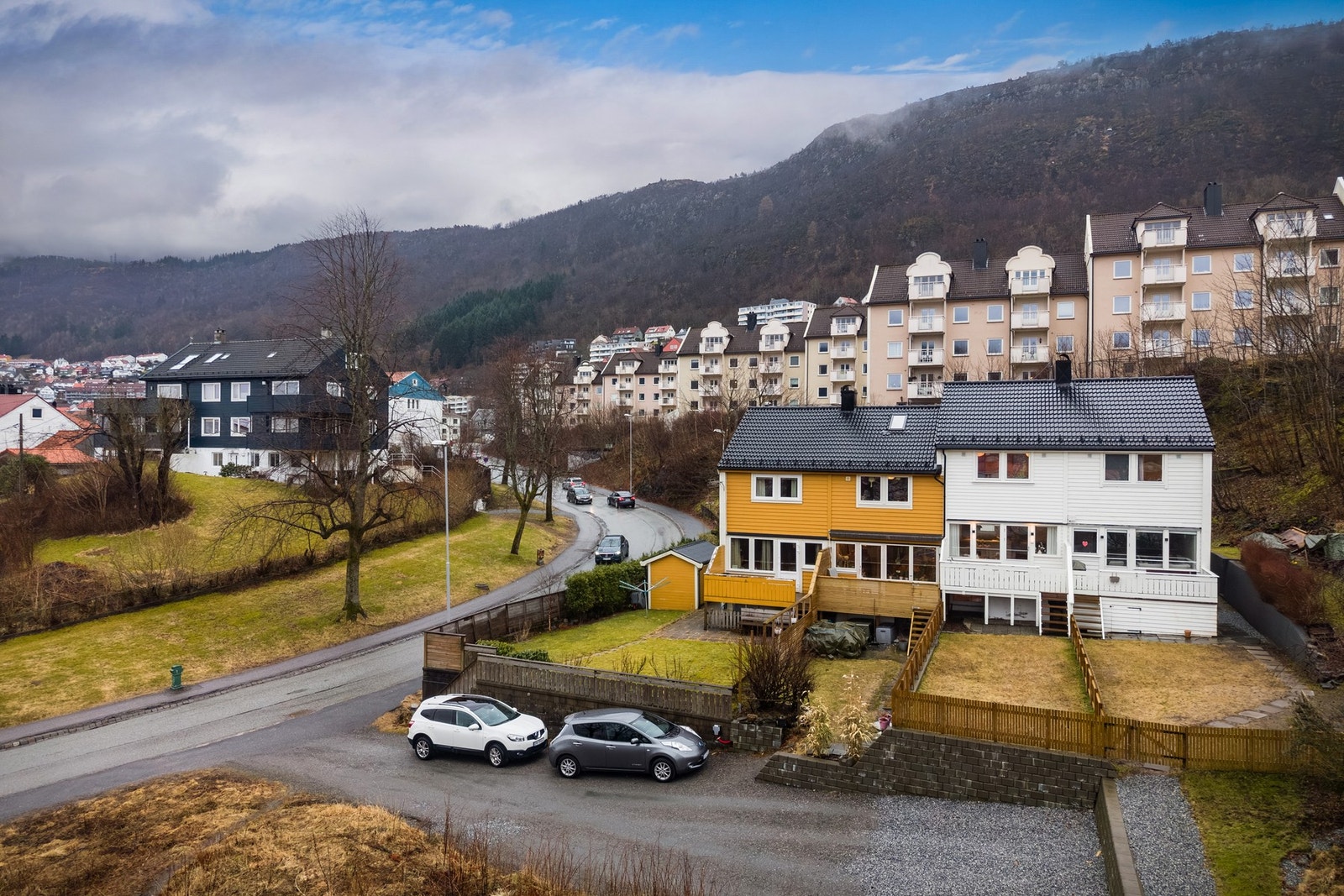 - Det er parkering på felles biloppstillingsplass - Galleribilde