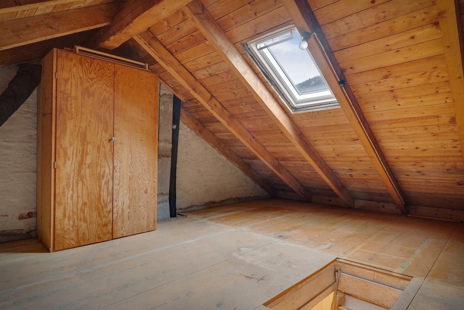 - Uinnredet loft Galleribilde