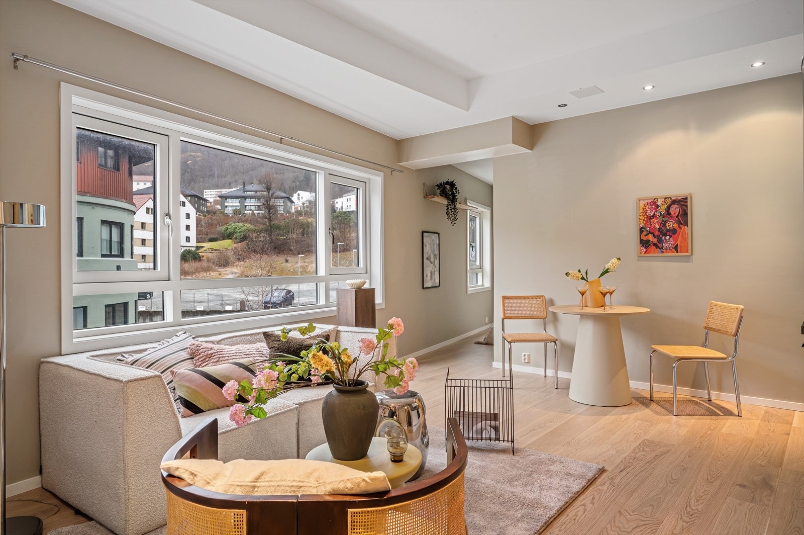 Møllendalsbakken 1 presenteres av Eiendomsmegler Norge, ved Even Lexander. Galleribilde