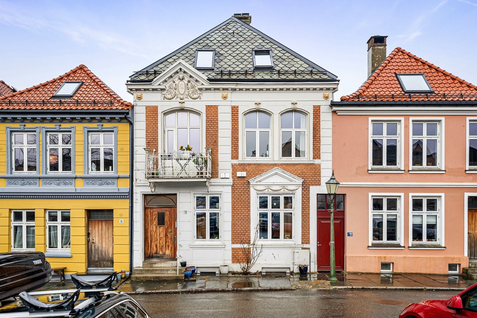 EIE eiendomsmegling v/ Simon Aasen har gleden av å ønske velkommen til Klosteret 13! (Foto: Alexander Vie). Galleribilde