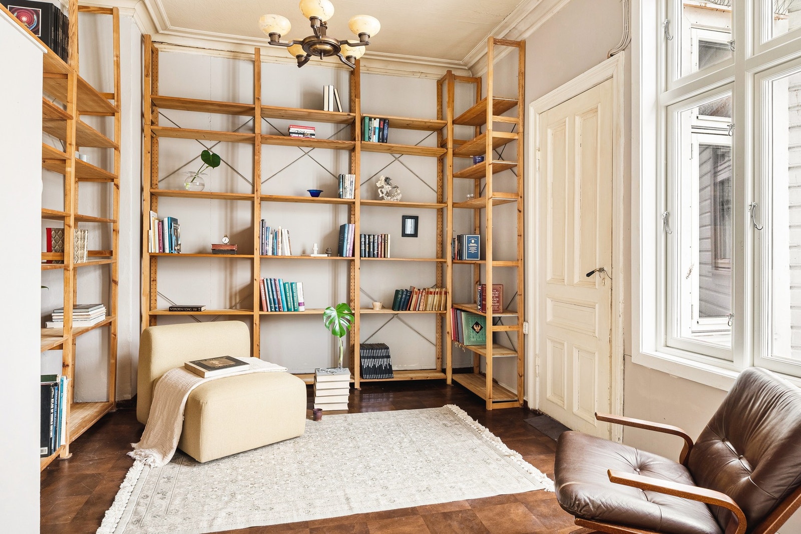 Den siste stuen egner seg godt til bibliotek, hobbyrom eller kontor. Galleribilde