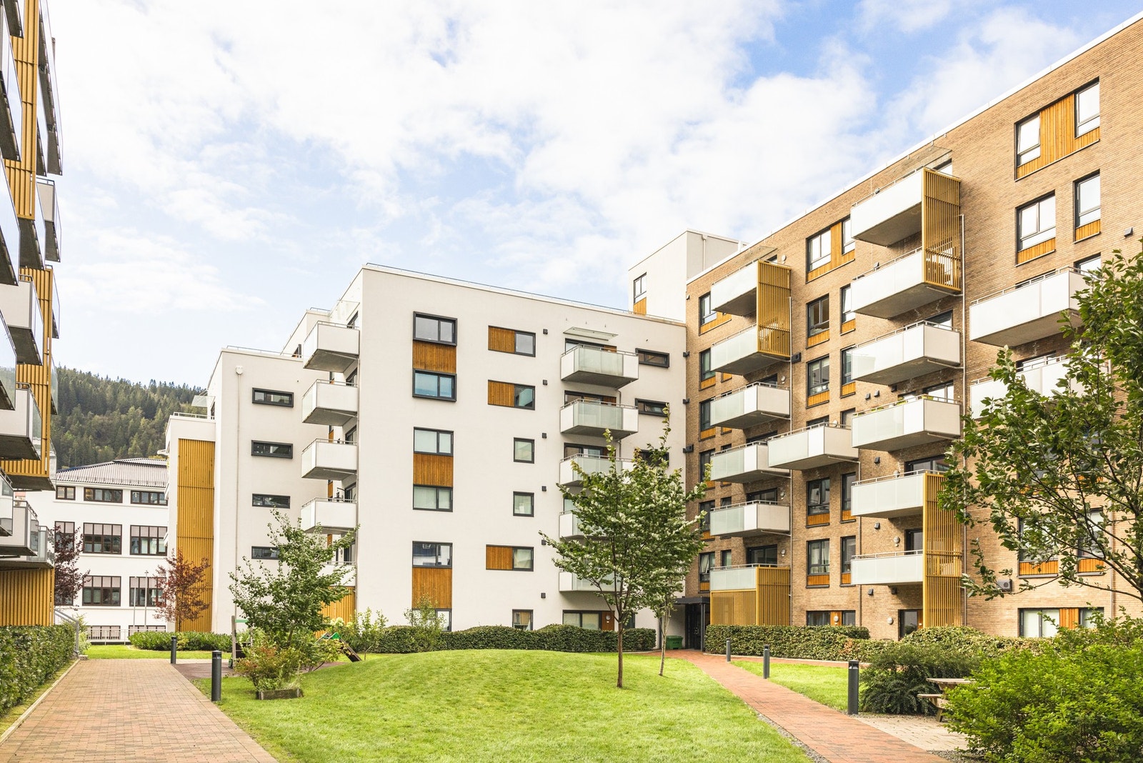 Sameiet har flotte fellesareal mellom byggene. Galleribilde