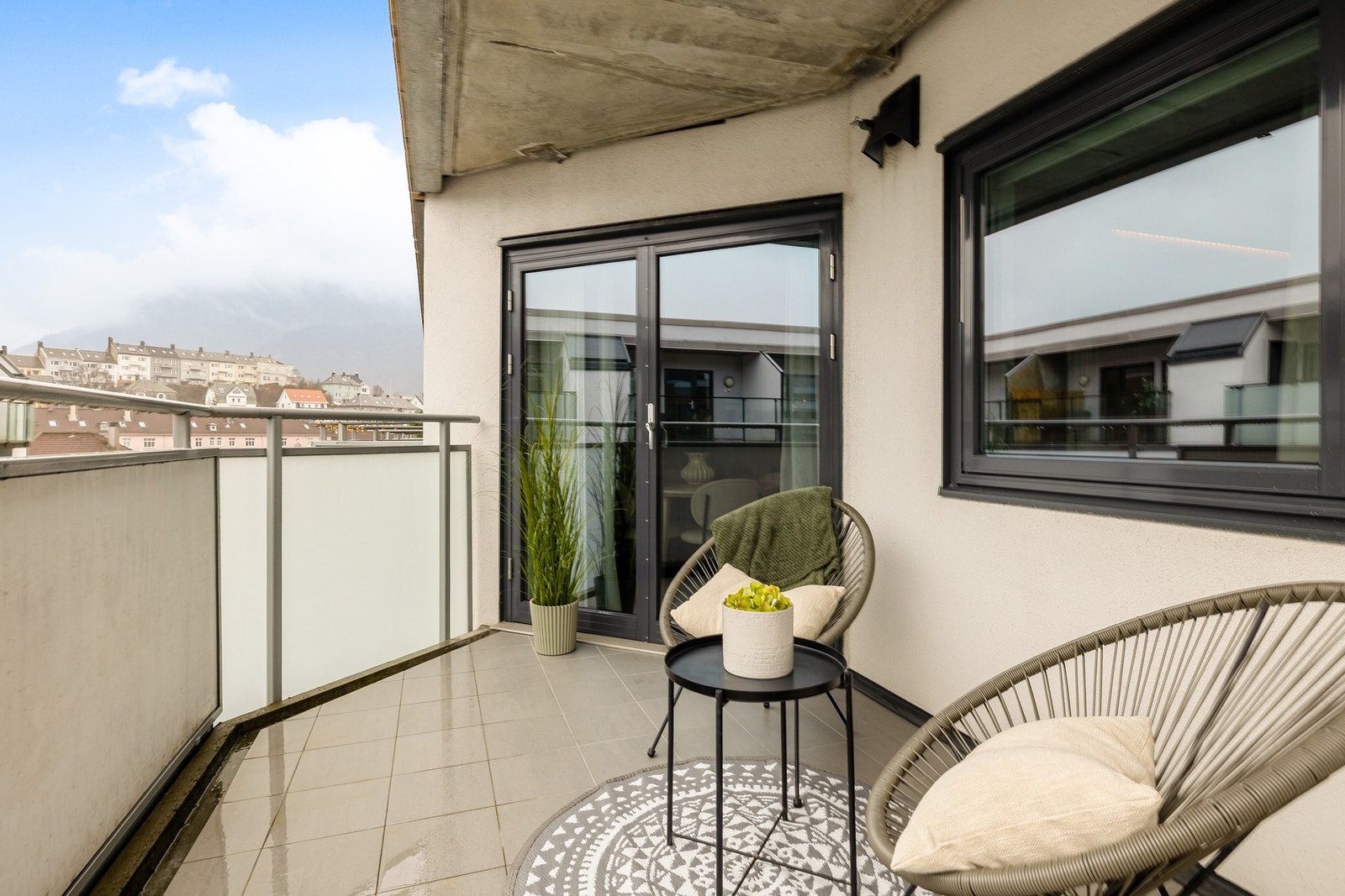 Privat, nordvestvendt balkong på 9,5 kvm med ettermiddags- og kveldssol. Galleribilde