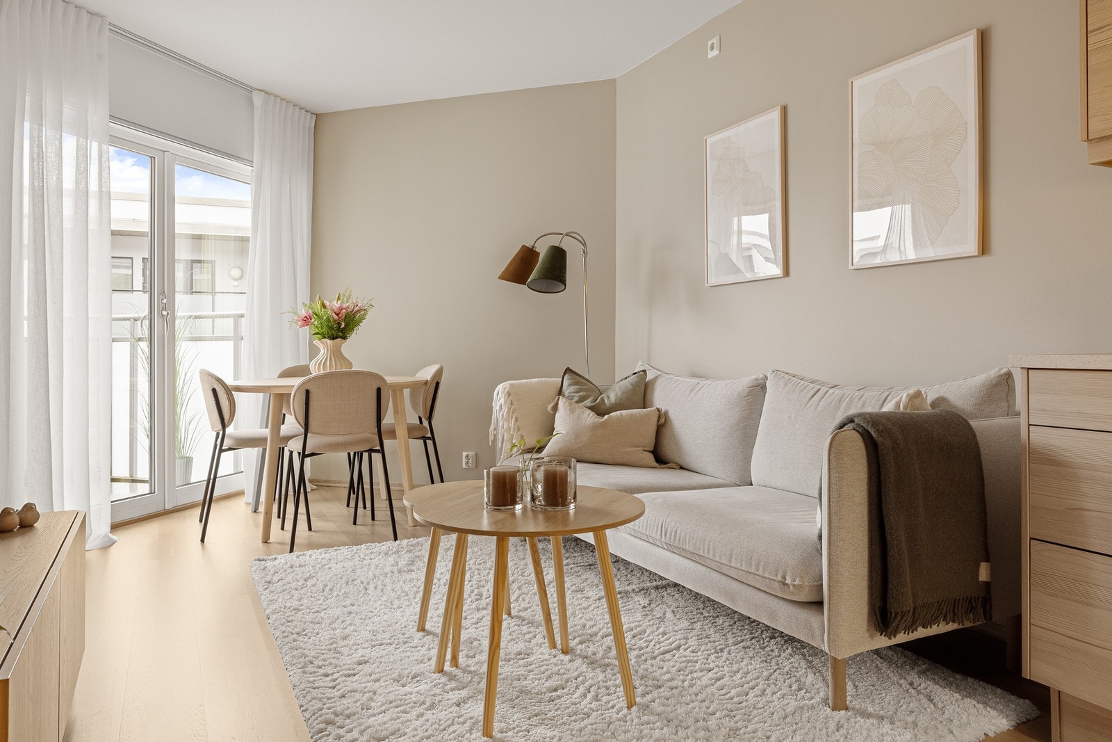 Inger Bang Lunds vei 19 presenteres av EIE eiendomsmegling, ved Cecilie Sandvik (Foto: Nathalie Reinholdtsen). Galleribilde