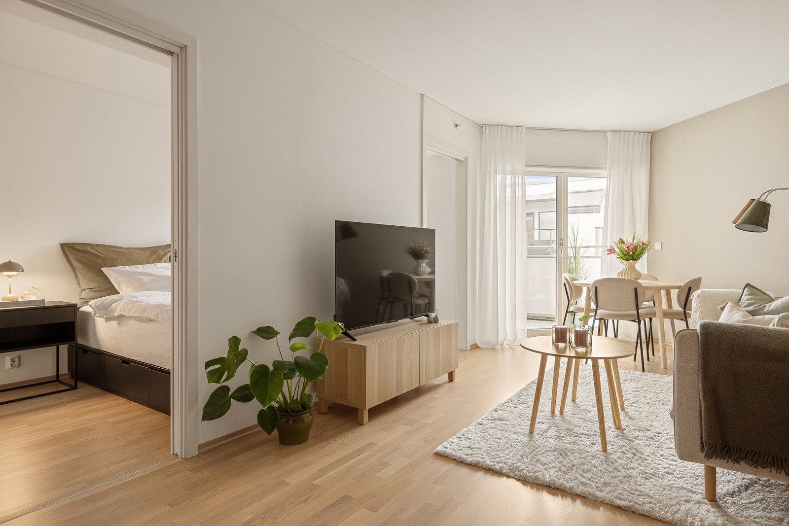 Rommet måler totalt 19,7 kvm og har en utforming som gjør det enkelt å møblere. Galleribilde