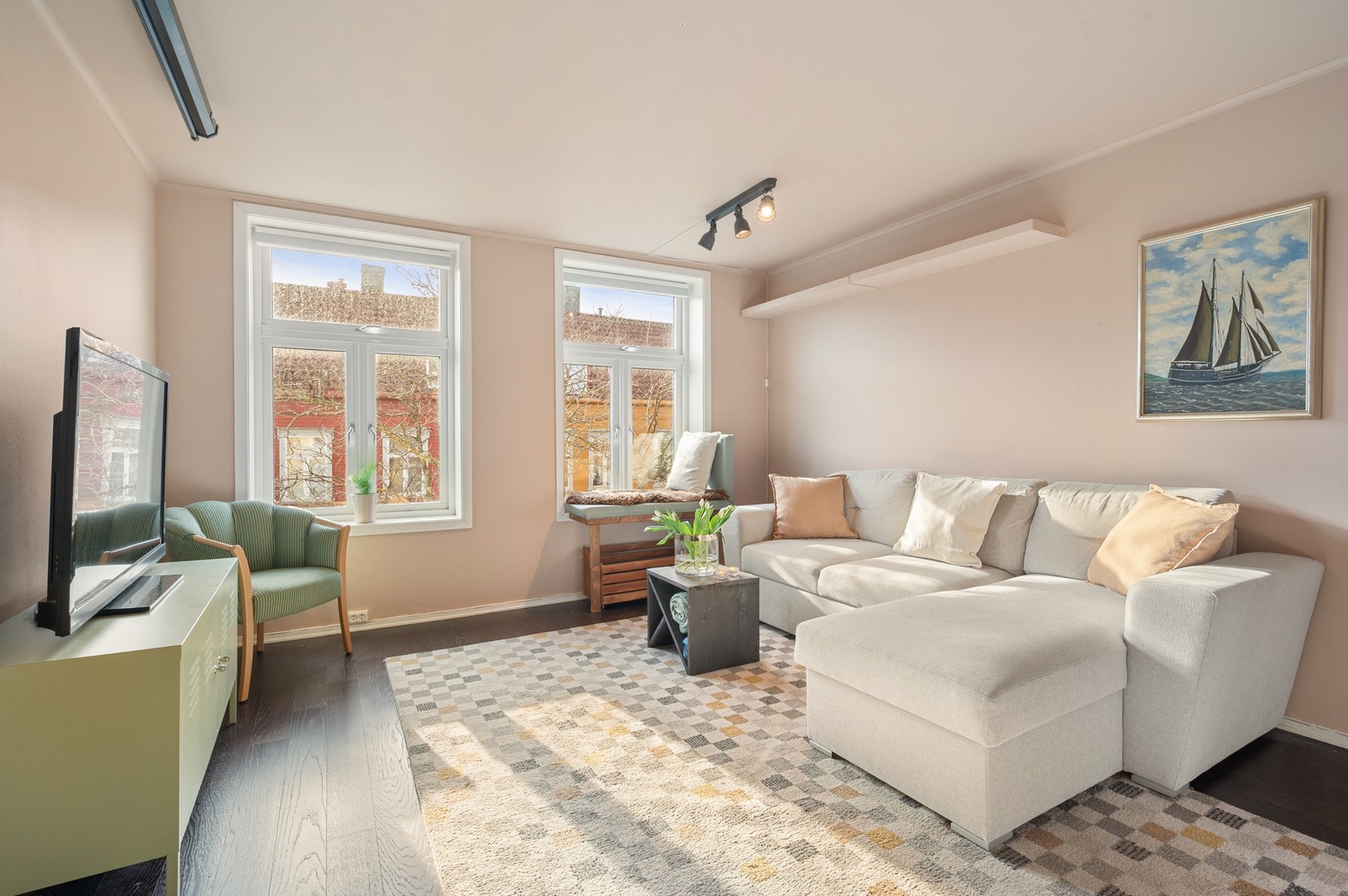 EiendomsMegler1 v/Peder Bjørnstad har gleden av og presentere en meget flott leilighet i Østersunds gate 12 A! Galleribilde