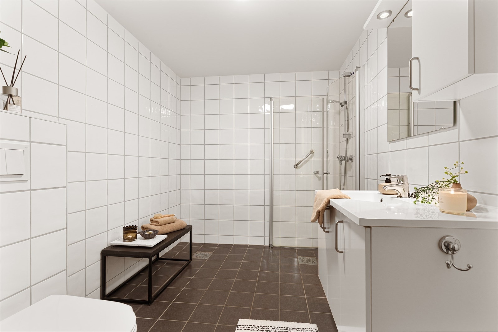 Pent flislagt bad Galleribilde