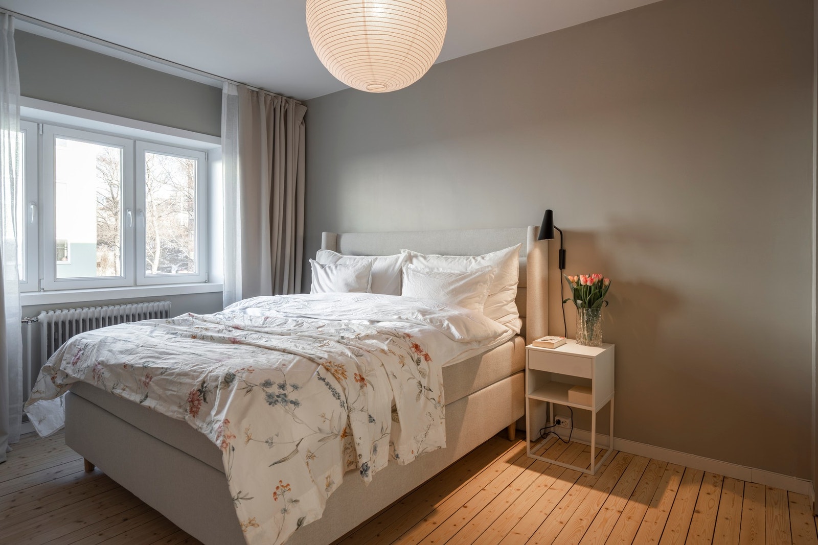 Videre har leiligheten et meget romslig soverom. Galleribilde