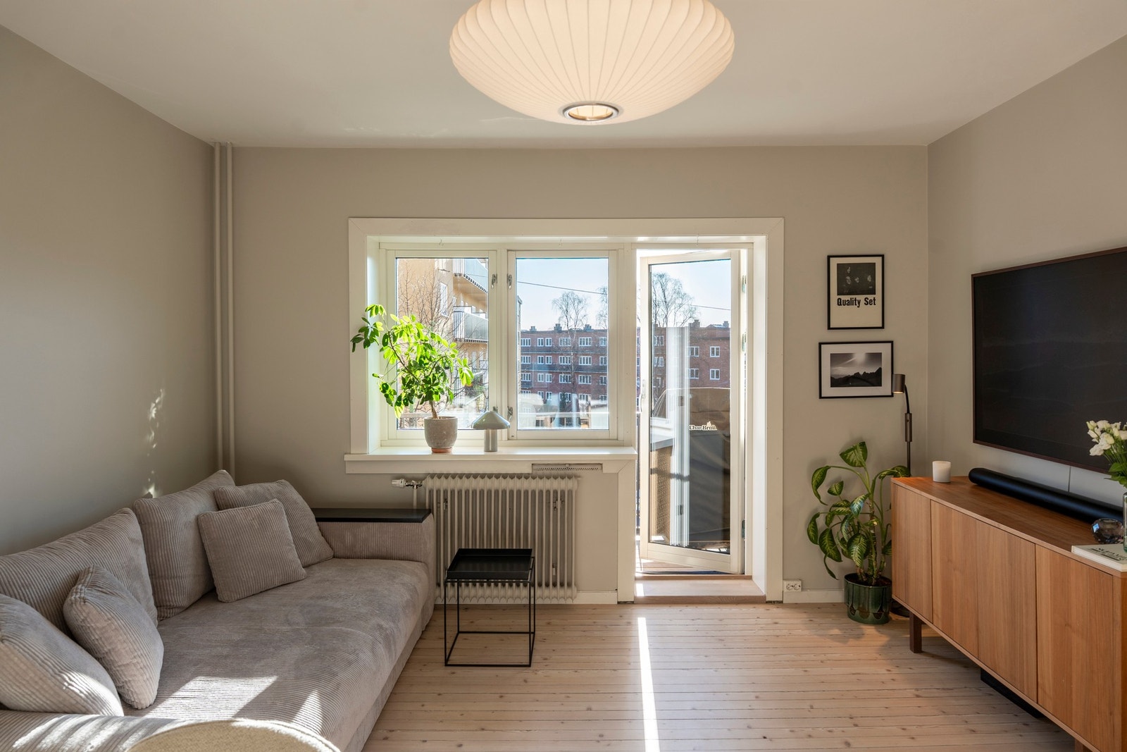 Stuen har en god planløsning som gjør det enkelt å innrede. Galleribilde