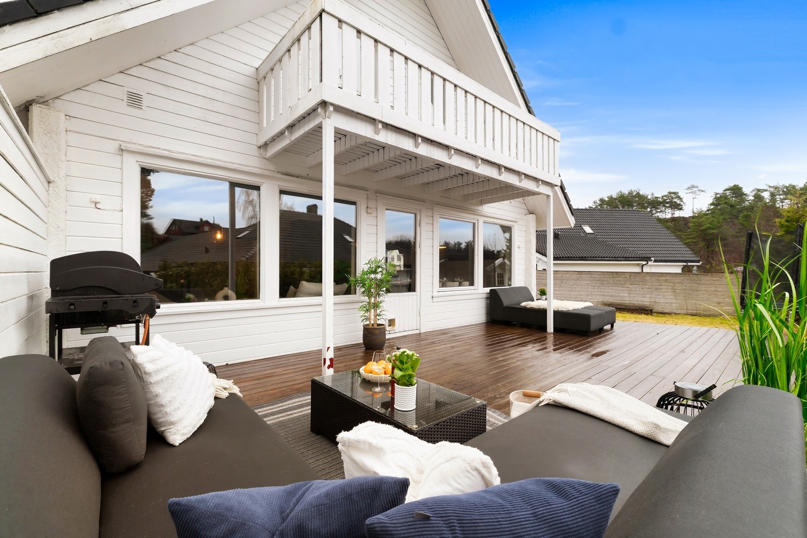 Lun uteplass, perfekt for bruk gjennom sommeren. Galleribilde