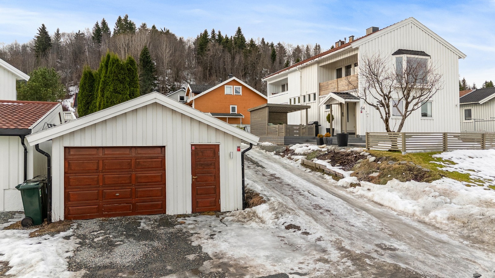 En innholdsrik og flott halvpart av tomannsbolig i Sjetnemarka. Galleribilde