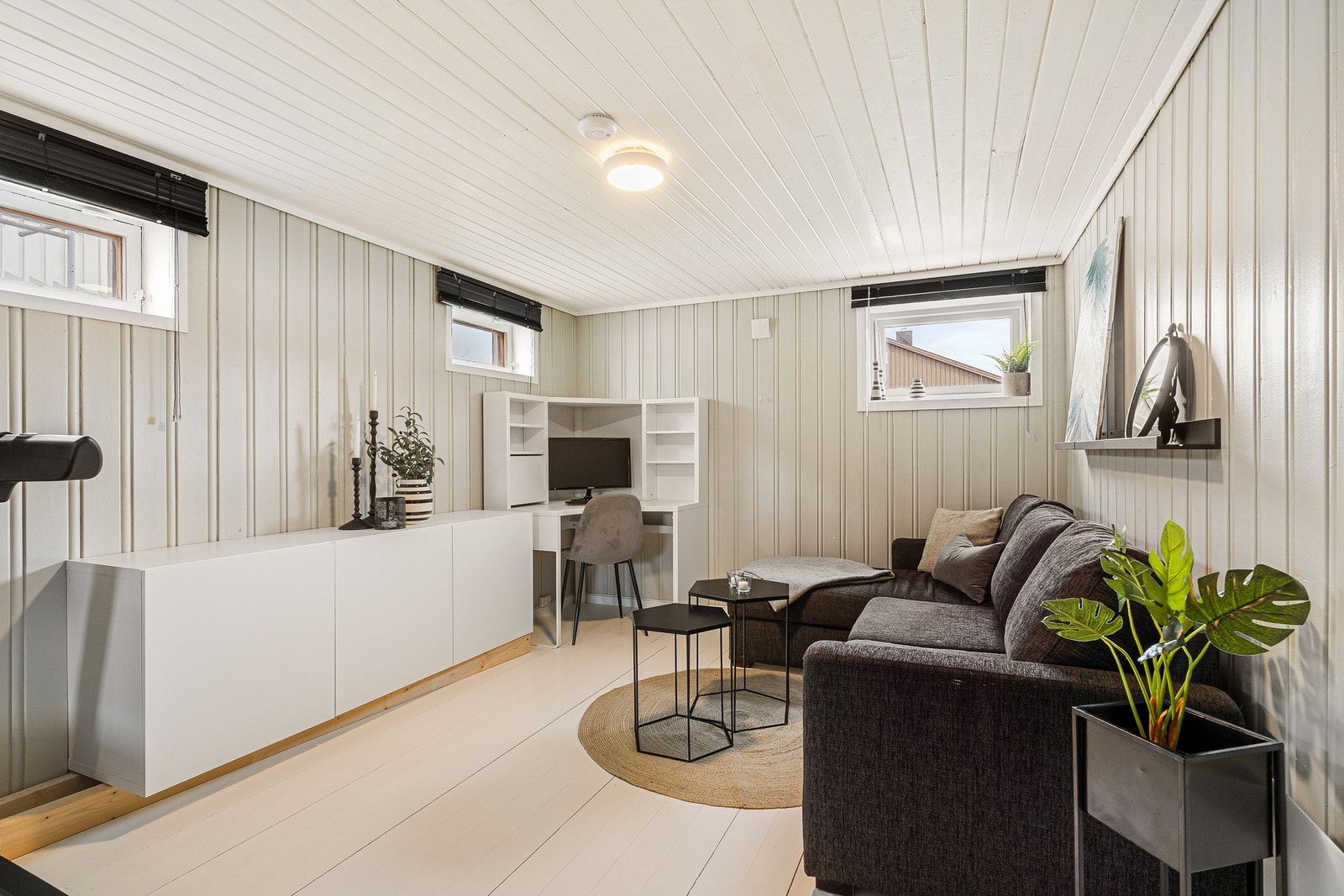 Rom i kjeller som i dag er brukt som kjellerstue. Galleribilde