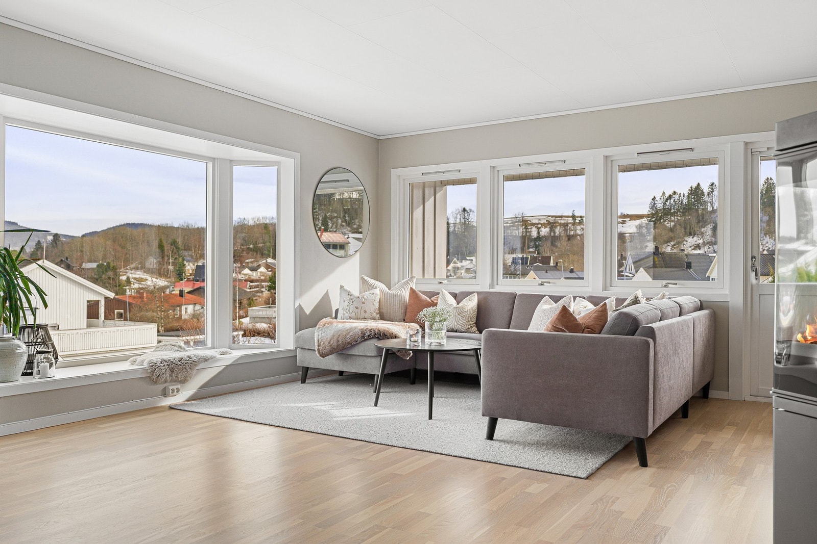 Fra stua har man utgang til balkong. Galleribilde